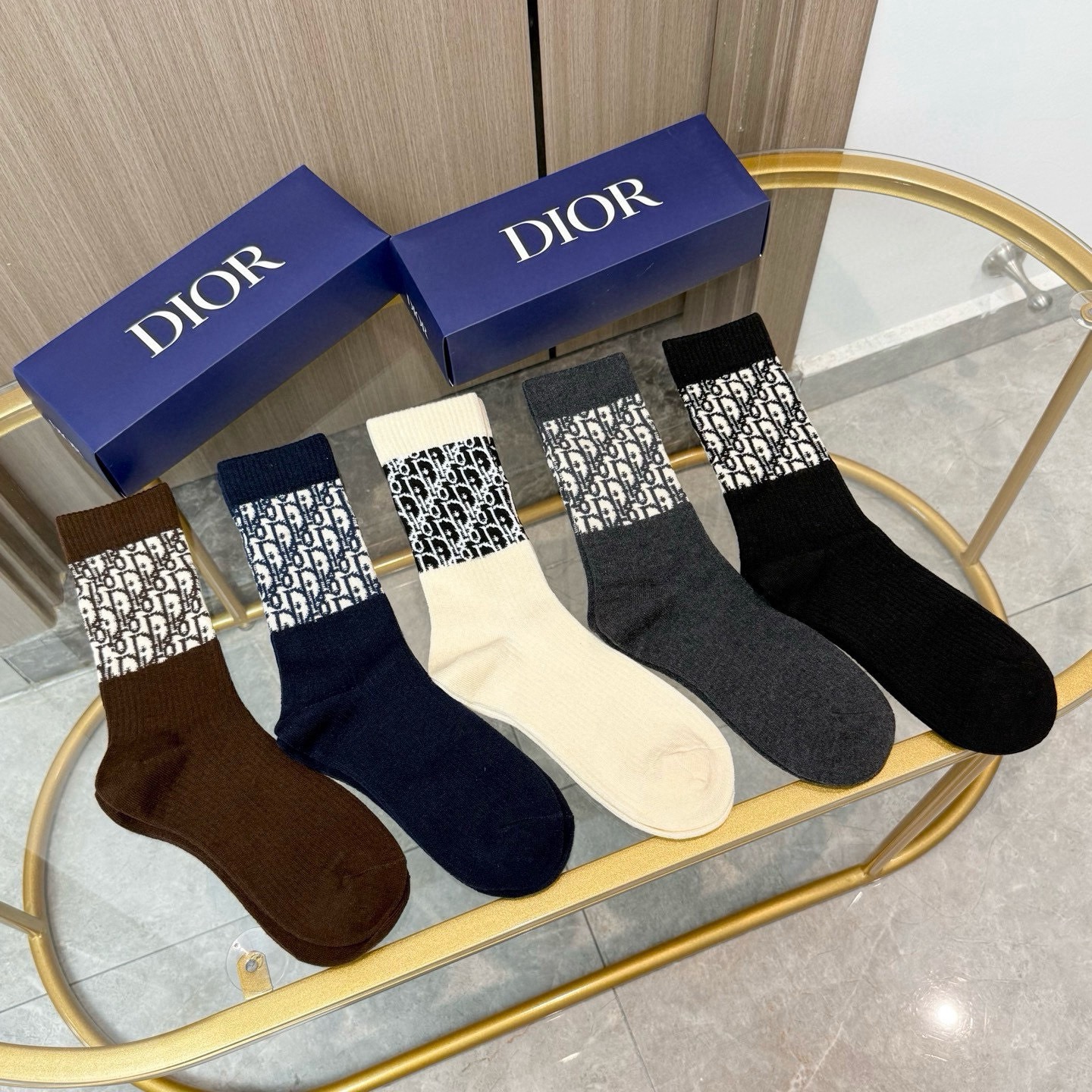 NO:769131,Comes with packaging [five pairs in a box] DIOR Dior high version ~ Look great. Dior socks jacquard cashmere socks, super soft and waxy, a must-have for fashionistas. Dior counter-purchased quality mid-calf socks, super stylish when paired together, super fashionable~~ Recommended, recommended, recommended~~ A must-have fashionable item!  !  !  socks, stockings, socks, dior, dior, socks19860909配包装【一盒五双】DIOR 迪奥高版本 ～好看到爆炸 Dior 袜子提花羊绒袜,超软糯潮人必不能少的 Dior 专柜代购品质 中筒袜子 ,搭配起来超高逼格 时髦度爆表啊啊啊啊～～推荐推荐推荐～～必入时髦小单品！！！袜子,丝袜,袜子,dior,dior,socks,accessory