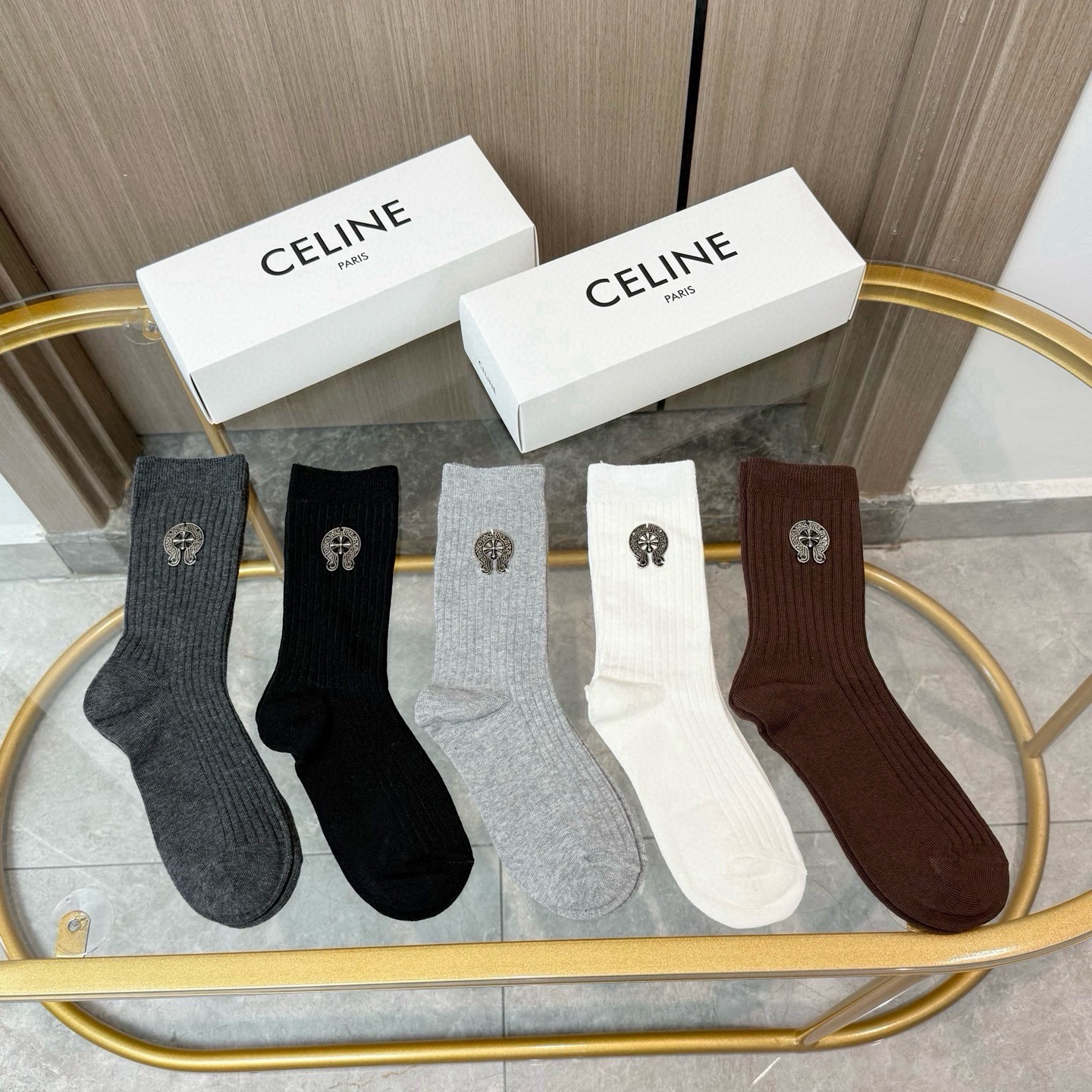 NO:769212,Comes with packaging [five pairs in a box] Croix Heart’s popular high-socks high version ~ It’s so good to see the explosion. European and American big-name high-socks are indispensable for fashionistas. They are high-quality socks that can be purchased at counters. They are super stylish when paired with them. They are so fashionable~~ Recommended, recommended, recommended~~ A must-have fashionable item!  !  socks, stockings, socks, chrome hearts, socks19860909配包装【一盒五双】克罗心 爆款高筒袜高版本 ～好看到爆炸 欧美大牌高筒袜潮人必不能少的专柜代购品质 袜子 ,搭配起来超高逼格 时髦度爆表啊啊啊啊～～推荐推荐推荐～～必入时髦小单品！！袜子,丝袜,袜子,chrome hearts,socks,accessory