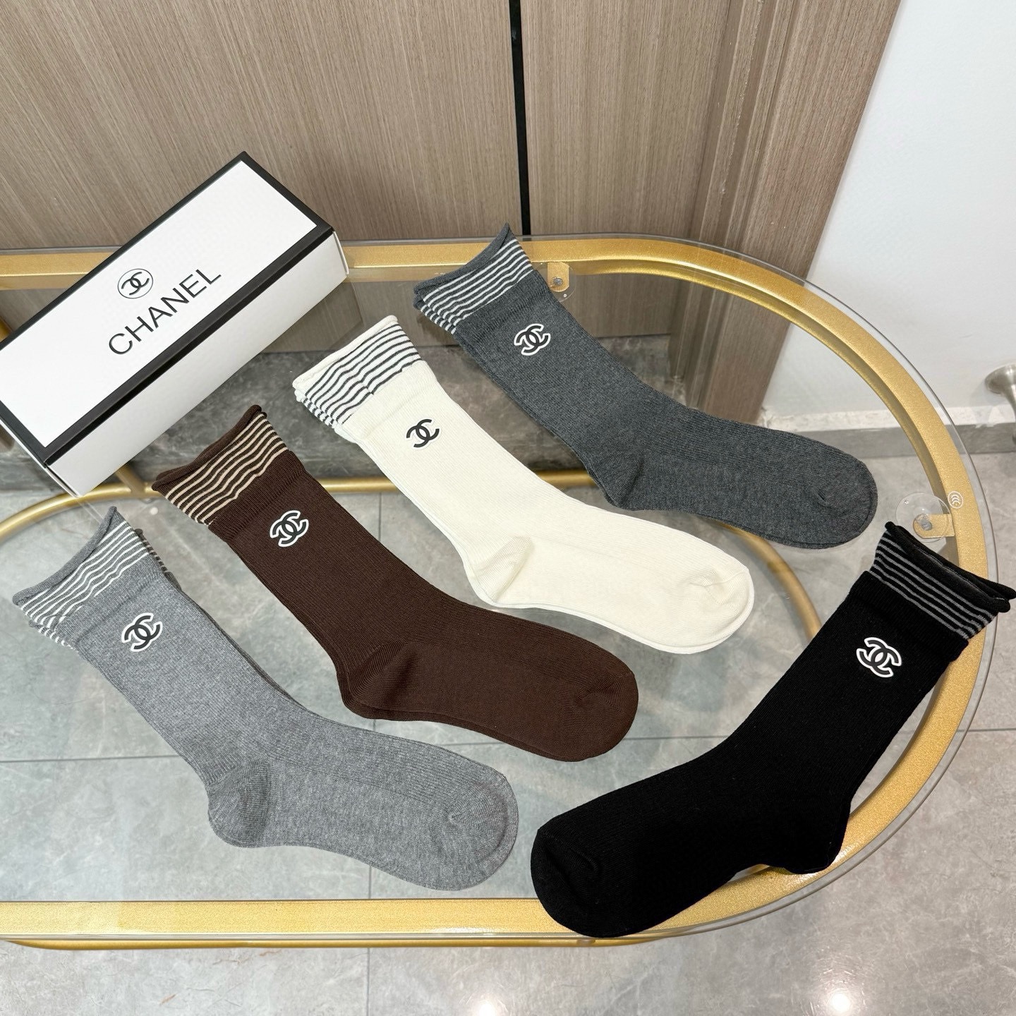 配包装【一盒五双】🌟CHANEL香奈儿 爆款中筒袜🌟高版本 ～好看到爆炸 欧美大牌中筒袜🔥🌟潮人必不能少