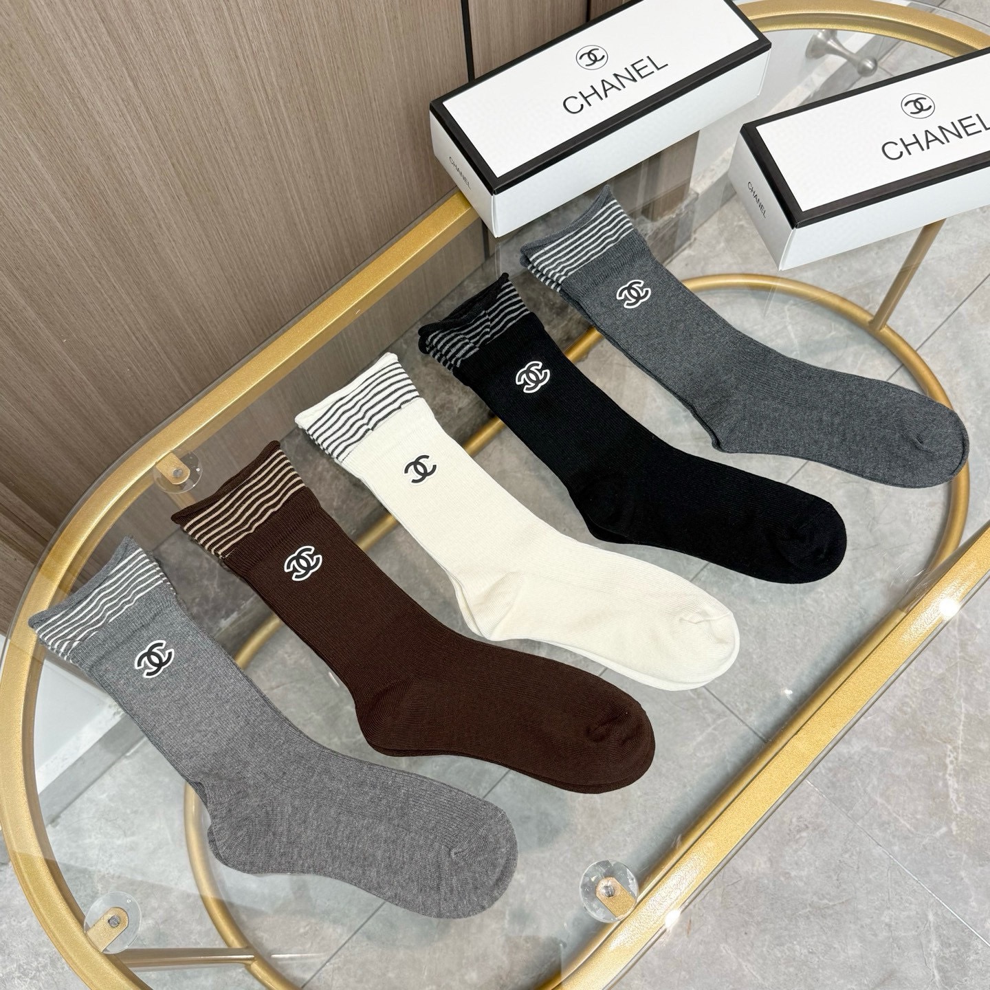 配包装【一盒五双】🌟CHANEL香奈儿 爆款中筒袜🌟高版本 ～好看到爆炸 欧美大牌中筒袜🔥🌟潮人必不能少