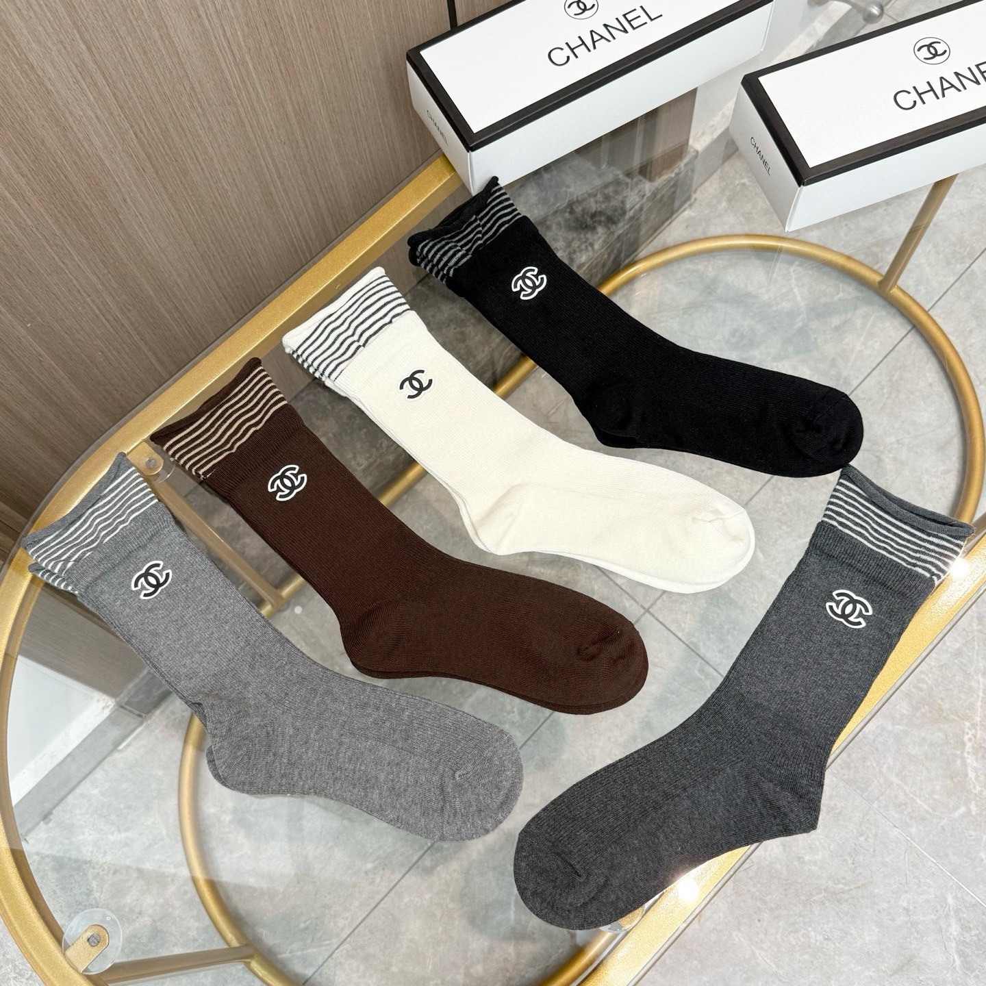 配包装【一盒五双】🌟CHANEL香奈儿 爆款中筒袜🌟高版本 ～好看到爆炸 欧美大牌中筒袜🔥🌟潮人必不能少
