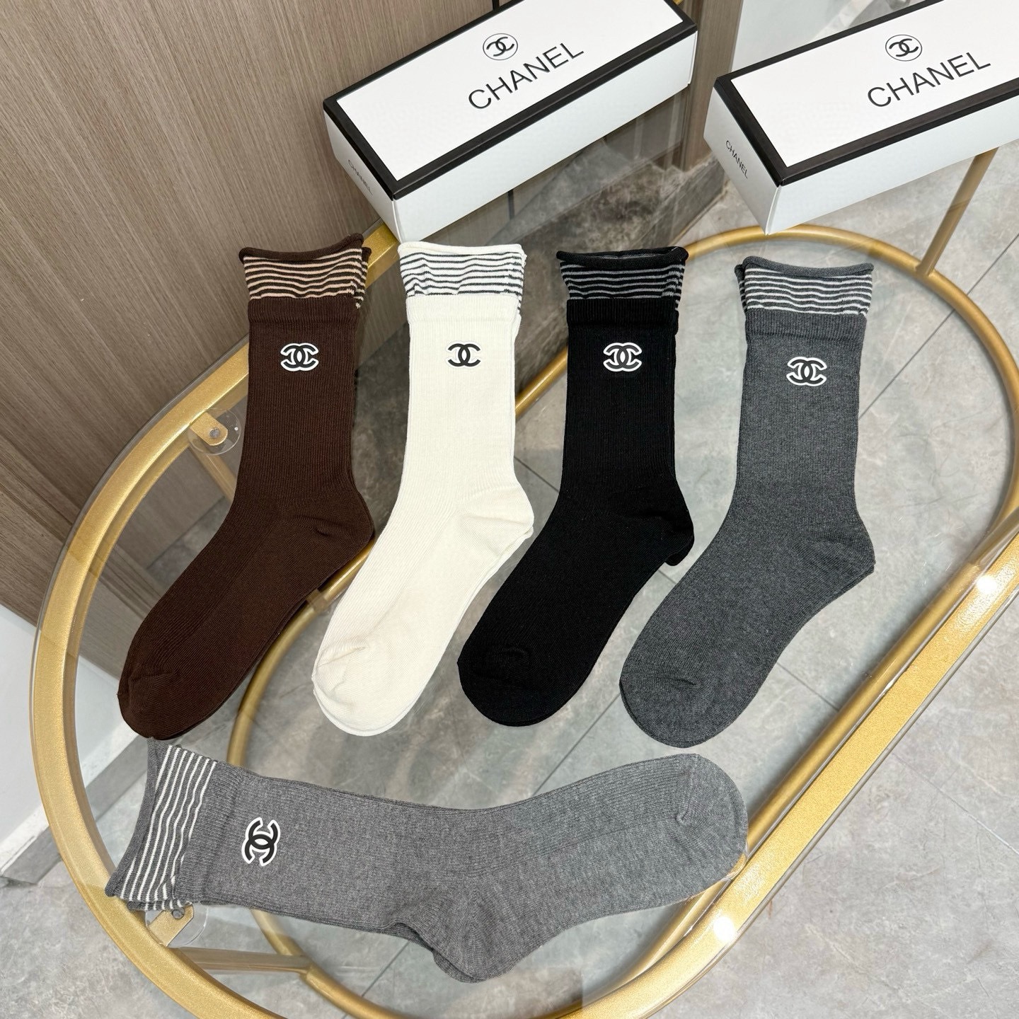配包装【一盒五双】🌟CHANEL香奈儿 爆款中筒袜🌟高版本 ～好看到爆炸 欧美大牌中筒袜🔥🌟潮人必不能少