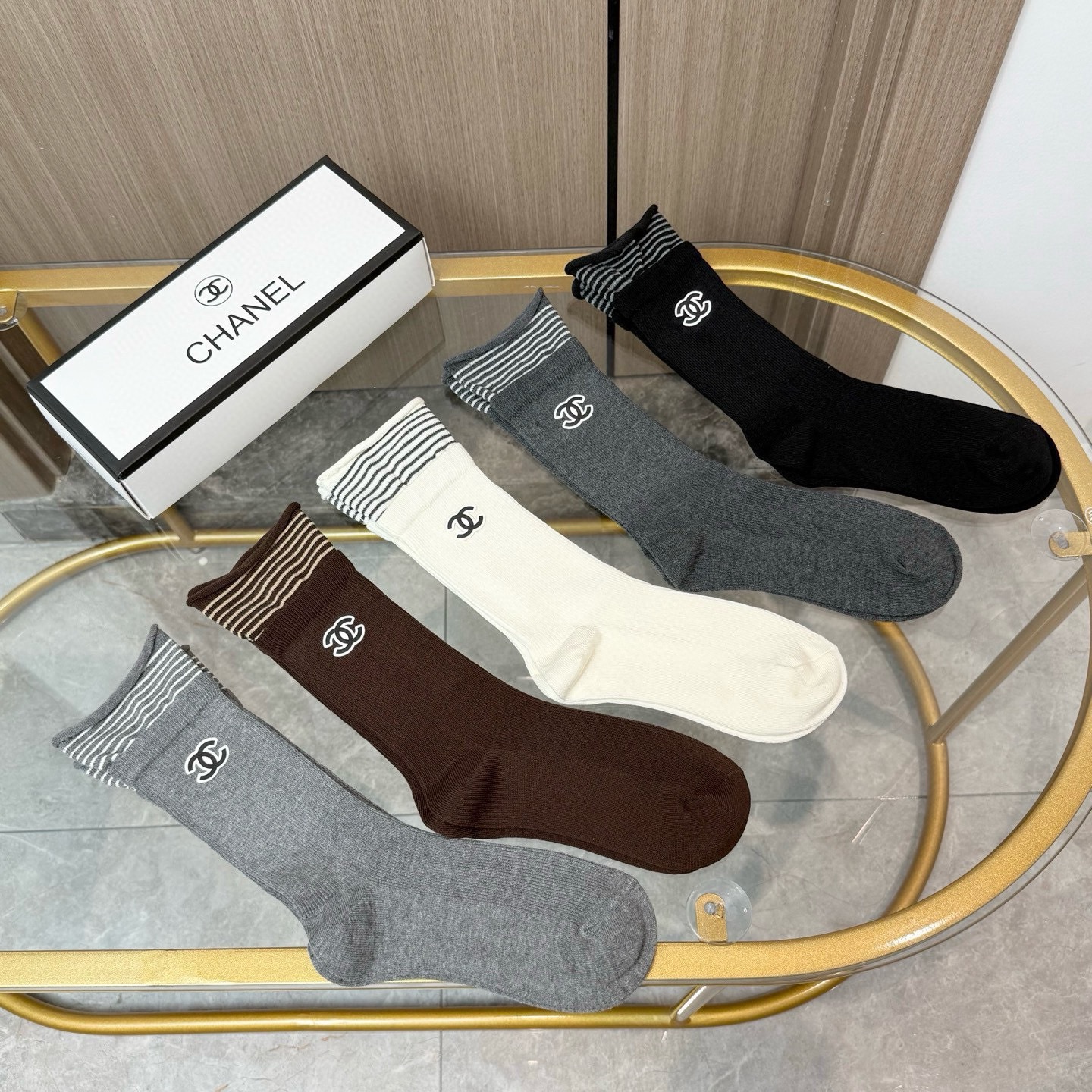 配包装【一盒五双】🌟CHANEL香奈儿 爆款中筒袜🌟高版本 ～好看到爆炸 欧美大牌中筒袜🔥🌟潮人必不能少