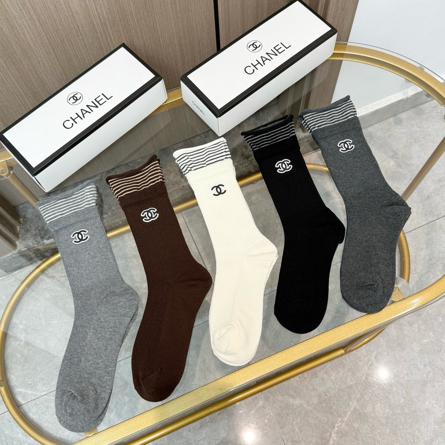 配包装【一盒五双】🌟CHANEL香奈儿 爆款中筒袜🌟高版本 ～好看到爆炸 欧美大牌中筒袜🔥🌟潮人必不能少
