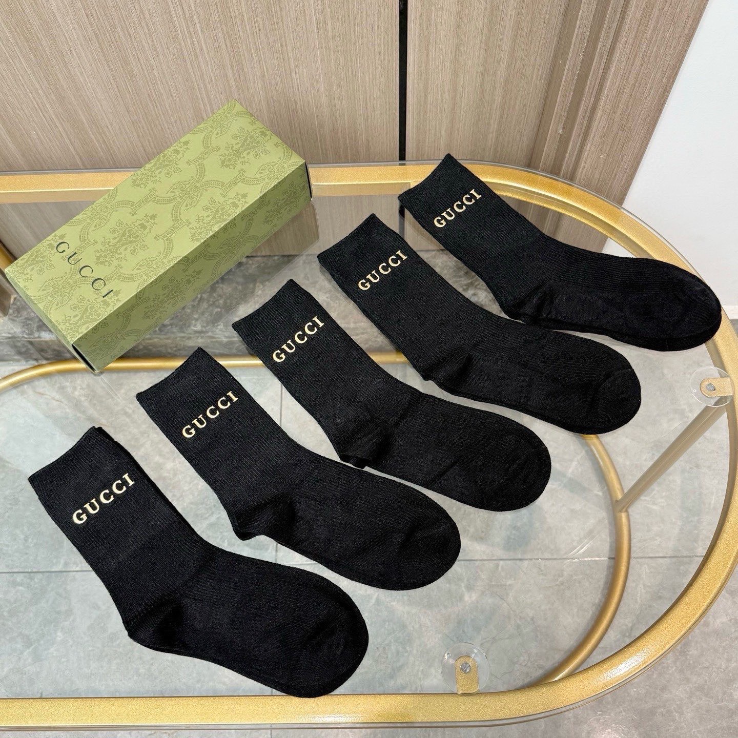 配包装【一盒五双】GUCCI 古奇高版本 ～好看到爆炸 GUCCI 袜子🔥双针烫印羊绒中筒袜，超软糯🔥🔥