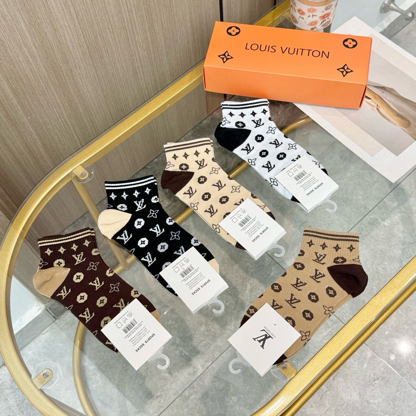 配包装【一盒五双】🌟LV 路易威登 爆款 船袜🌟高版本 ～好看到爆炸 欧美大牌船袜🔥男女款🌟潮人必不能少