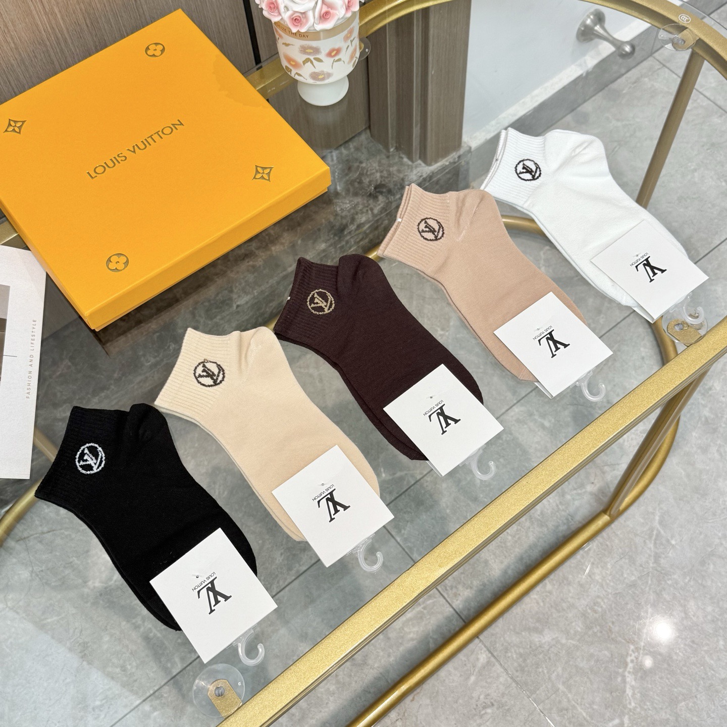 配包装【一盒五双】🌟LV 路易威登 爆款 船袜🌟高版本 ～好看到爆炸 欧美大牌船袜🔥男女款🌟潮人必不能少