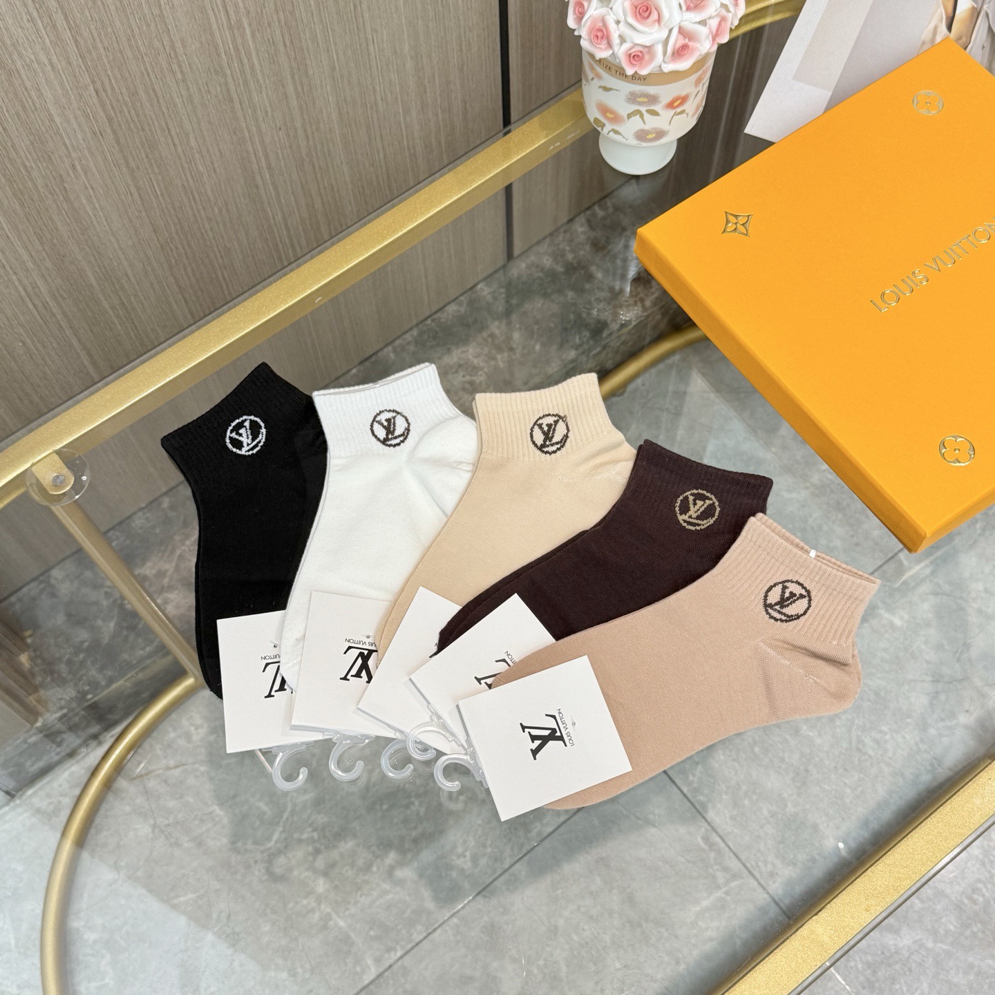 配包装【一盒五双】🌟LV 路易威登 爆款 船袜🌟高版本 ～好看到爆炸 欧美大牌船袜🔥男女款🌟潮人必不能少