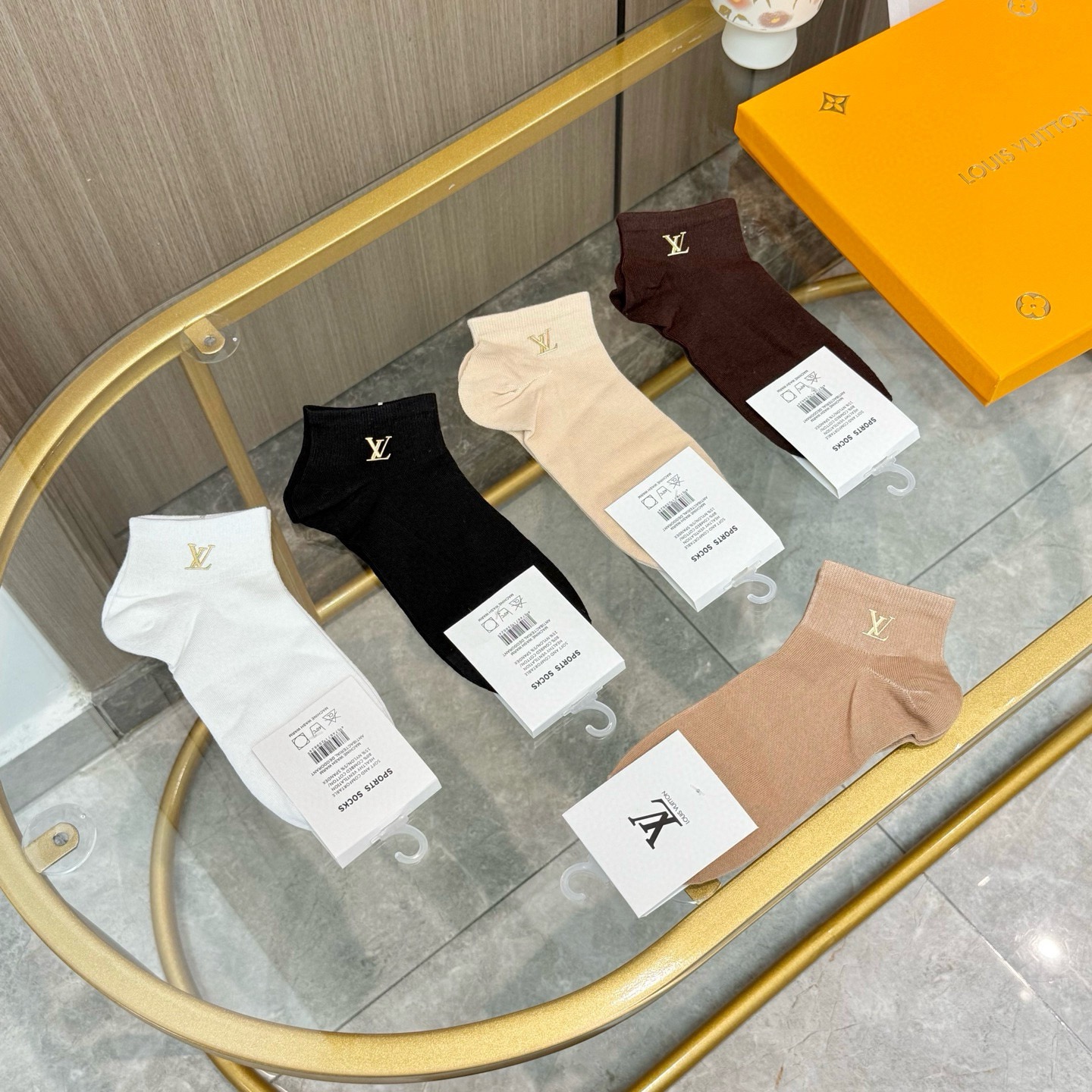 配包装【一盒五双】LV 路易威登❗️路易家新品烫金短筒男女款袜子❗️专柜同步长袜，超级经典的小香家标志百