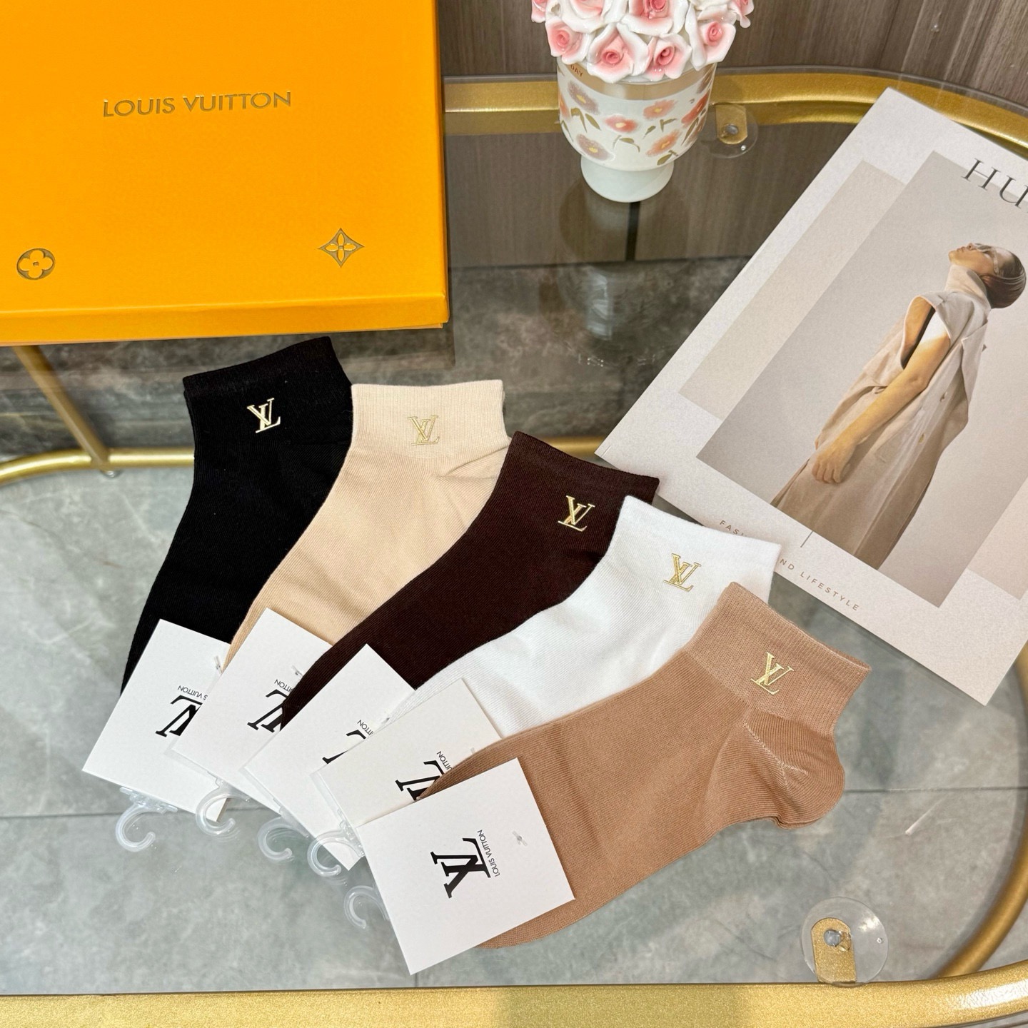 配包装【一盒五双】LV 路易威登❗️路易家新品烫金短筒男女款袜子❗️专柜同步长袜，超级经典的小香家标志百