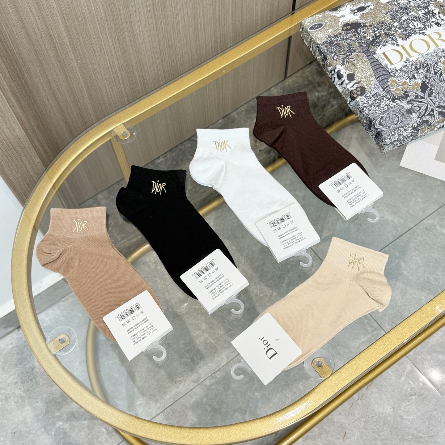 配包装【一盒五双】DIOR · 迪奥❗️DIOR家新品烫金短筒男女款袜子❗️专柜同步长袜，超级经典的小香