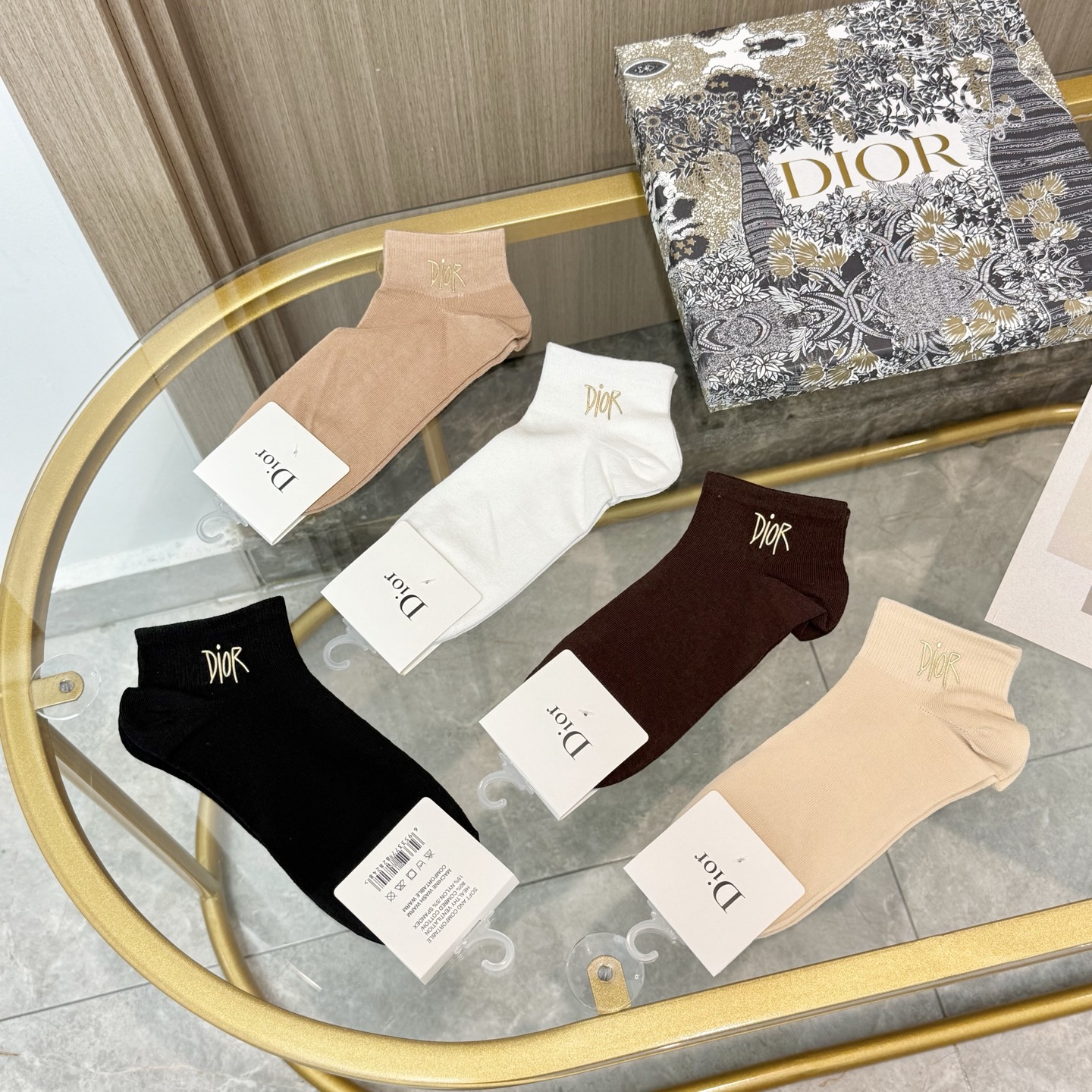 配包装【一盒五双】DIOR · 迪奥❗️DIOR家新品烫金短筒男女款袜子❗️专柜同步长袜，超级经典的小香
