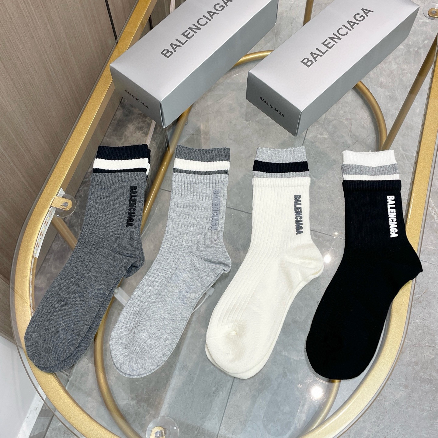 配包装【一盒四双】BALENCIAGA · 巴黎世家 ❗️超级爆款网红袜子 巴黎家官网同步硅胶字母小腿袜