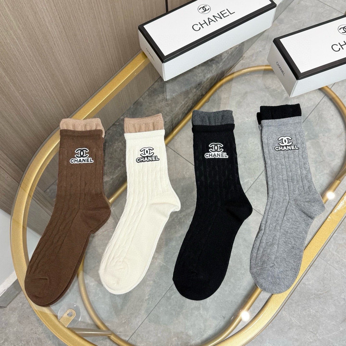 配包装【一盒四双】CHANEL 香奈儿高版本 ～好看到爆炸 CHANEL 袜子🔥烫印中筒袜，超精致🔥🔥潮