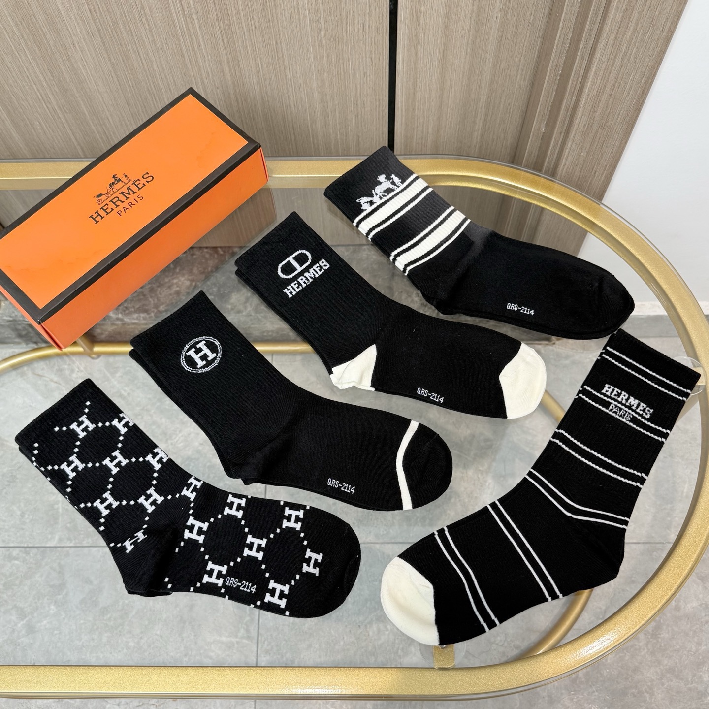 配包装 【一盒五双】HERMER · 爱马仕经典中筒袜子❗️纯棉面料，专柜同步上新，袜身提花H品牌字母全