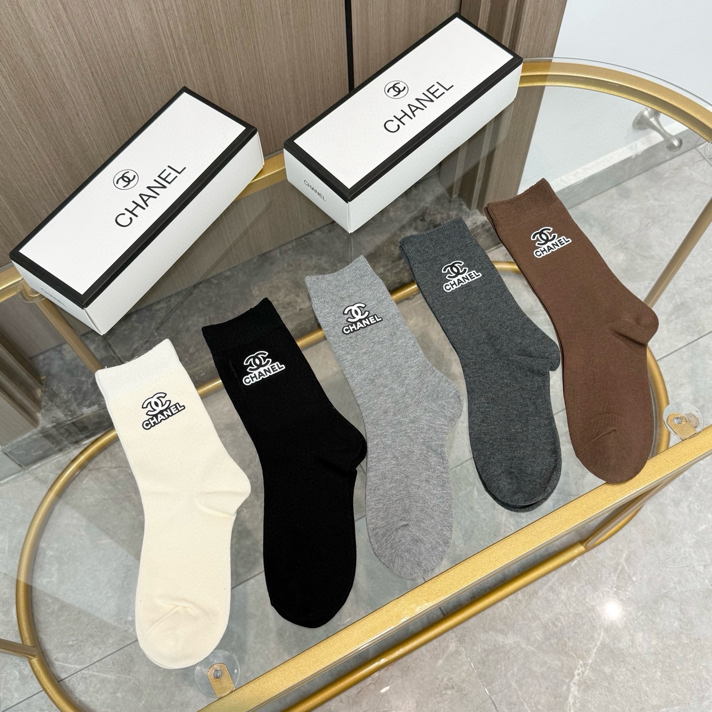 【一盒五双】CHANEL香奈儿高版本 ～好看到爆炸小香 袜子🔥高筒袜，超软糯🔥🔥潮人必不能少的CHANE