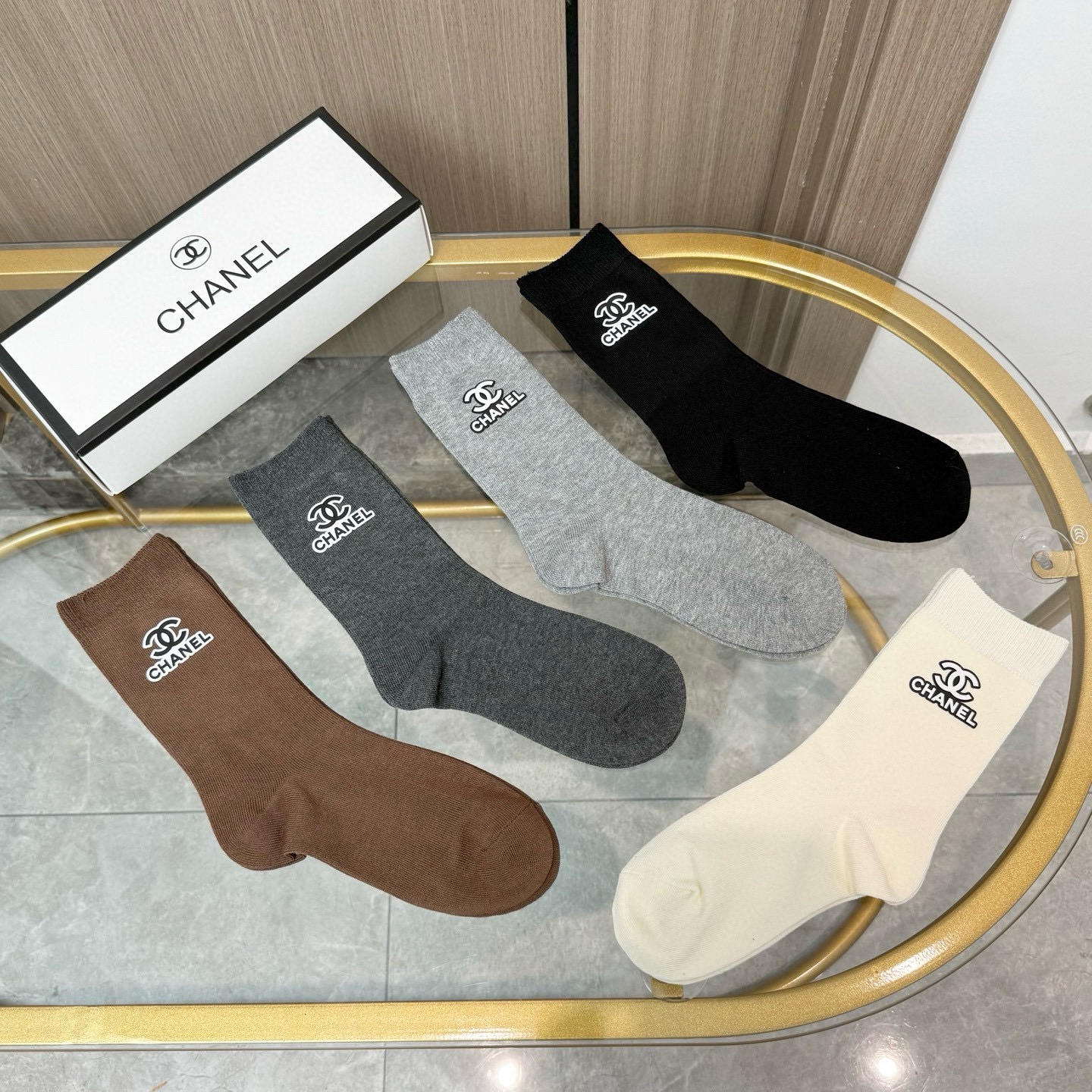 【一盒五双】CHANEL香奈儿高版本 ～好看到爆炸小香 袜子🔥高筒袜，超软糯🔥🔥潮人必不能少的CHANE