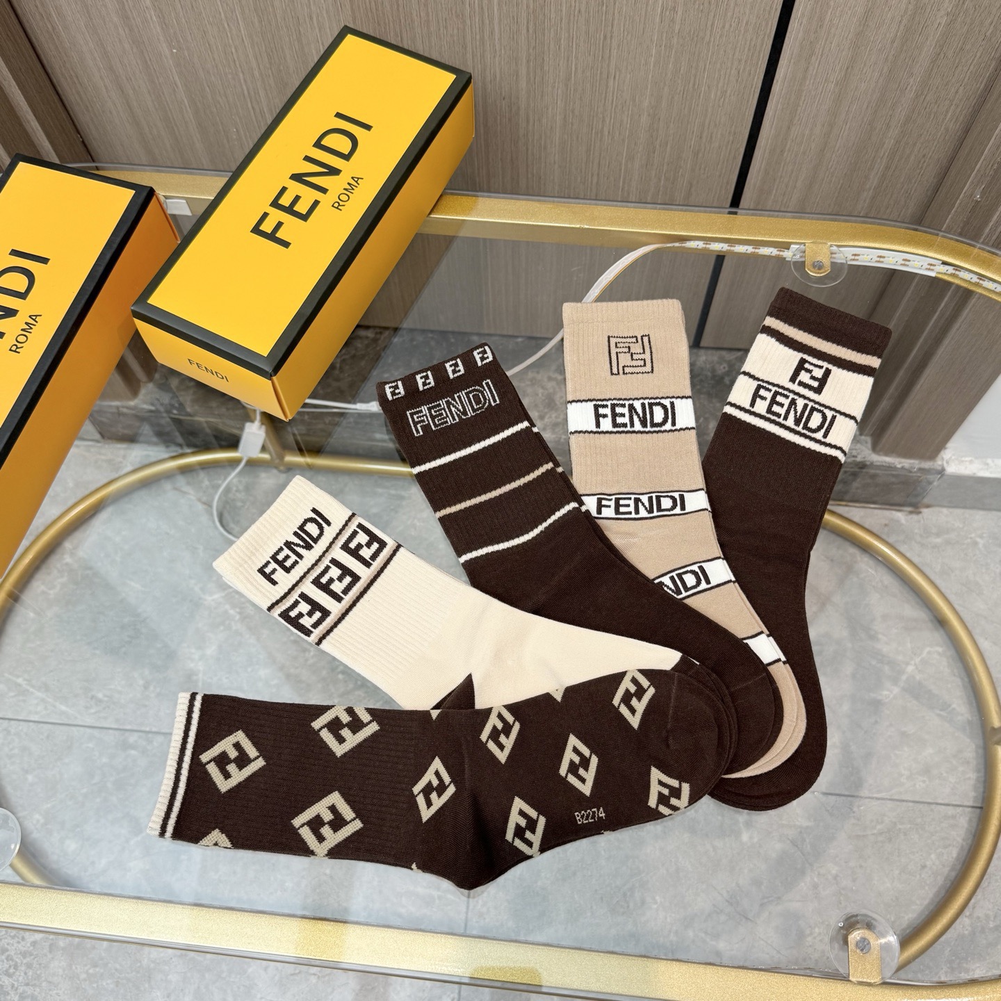 配包装【一盒五双】FENDI · 芬迪❗️大F新品高筒袜子❗️超级经典的双F标志，纯棉材质制造，透气舒适