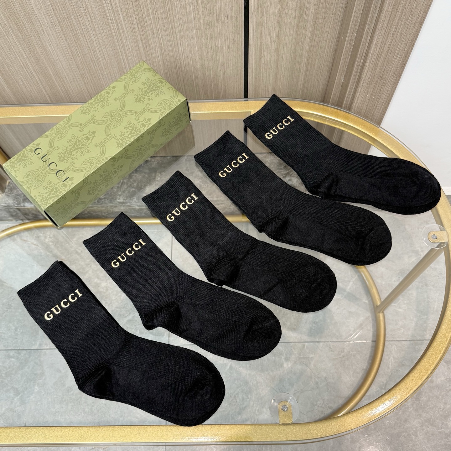 配包装【一盒五双】GUCCI 古奇高版本 ～好看到爆炸 GUCCI 袜子🔥双针烫印羊绒中筒袜，超软糯🔥🔥