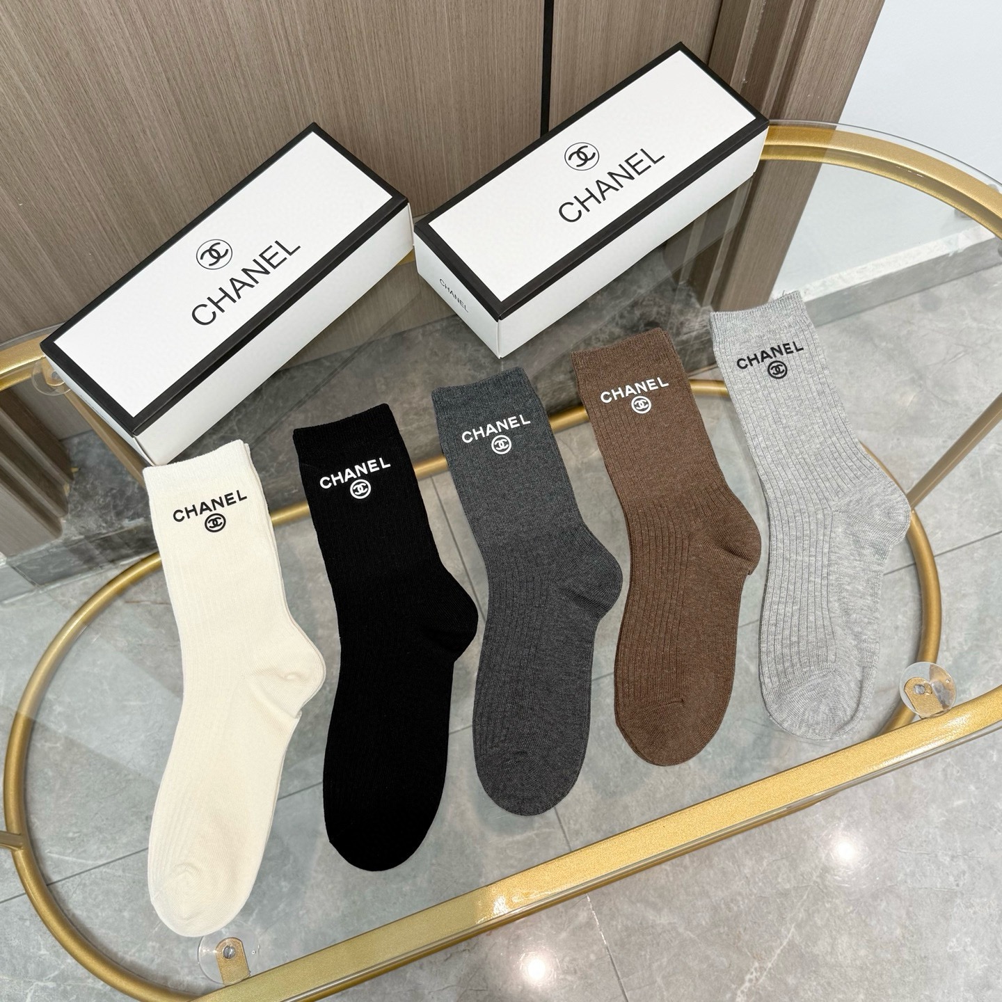 【一盒五双】CHANEL香奈儿高版本 ～好看到爆炸小香 袜子🔥高筒袜，超软糯🔥🔥潮人必不能少的CHANE