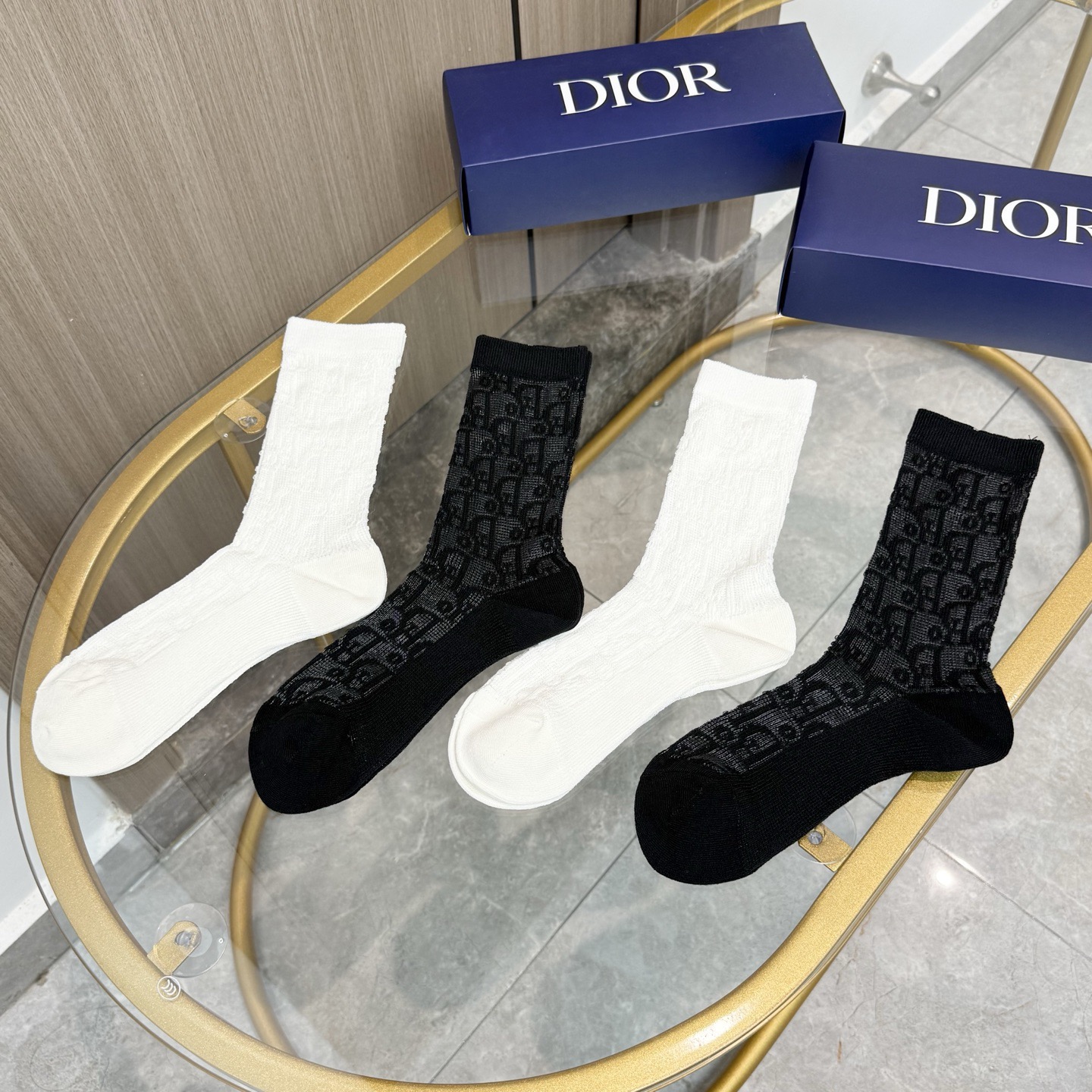 配包装【一盒四双】Dior · 迪奥❗️超级爆款网红袜子❗️D家官网同步提花字母小腿袜，ins明星网红推