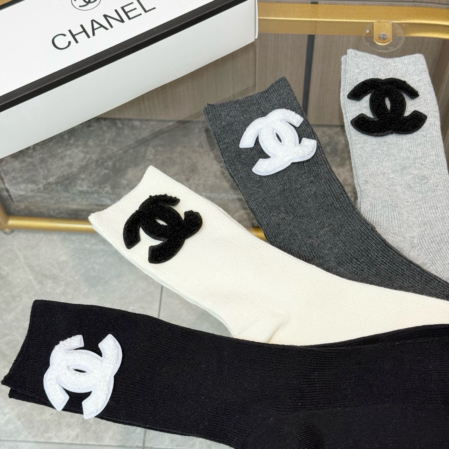 配包装【一盒四双】🌟CHANEL香奈儿 爆款中筒袜🌟高版本 ～好看到爆炸 欧美大牌中筒袜🔥🌟潮人必不能少
