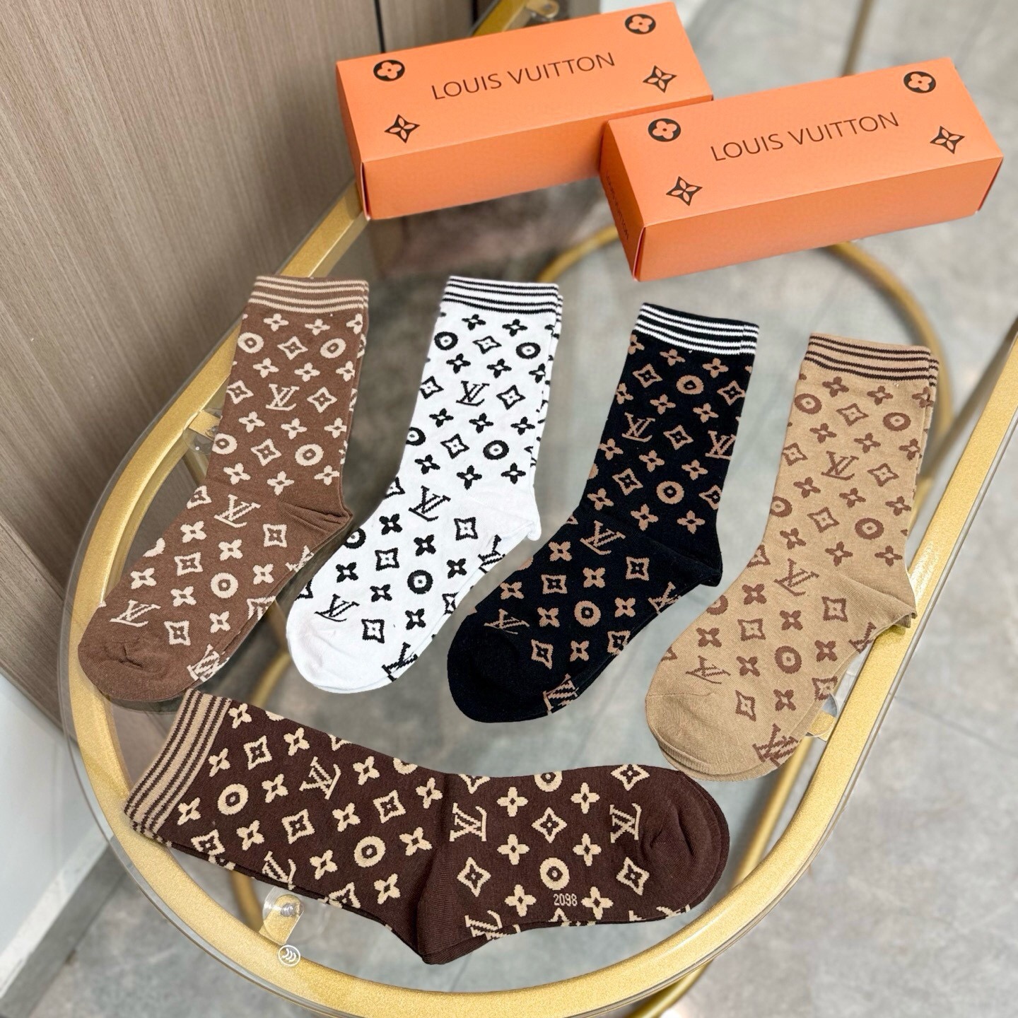 配包装【一盒五双】🌟LV 路易威登 爆款 长筒袜🌟高版本 ～好看到爆炸 欧美大牌长筒袜🔥🌟潮人必不能少的