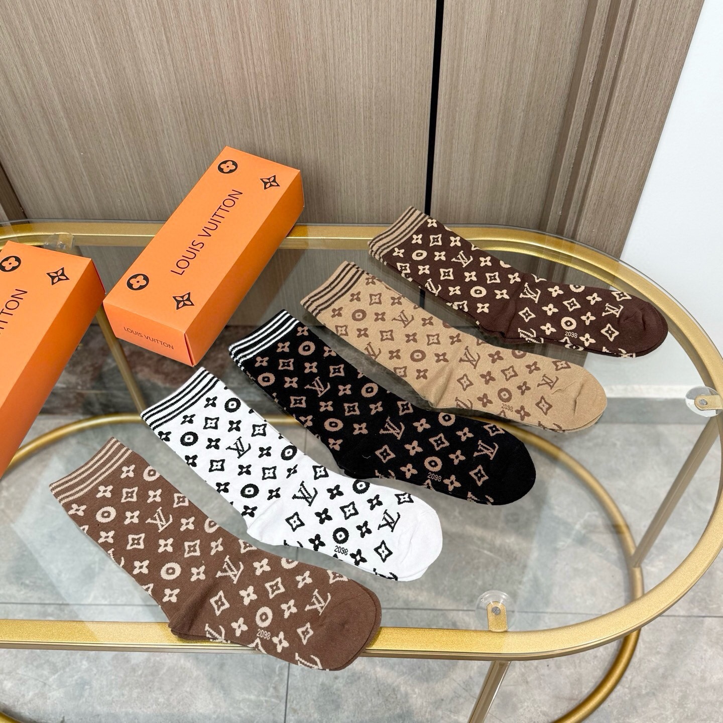 配包装【一盒五双】🌟LV 路易威登 爆款 长筒袜🌟高版本 ～好看到爆炸 欧美大牌长筒袜🔥🌟潮人必不能少的