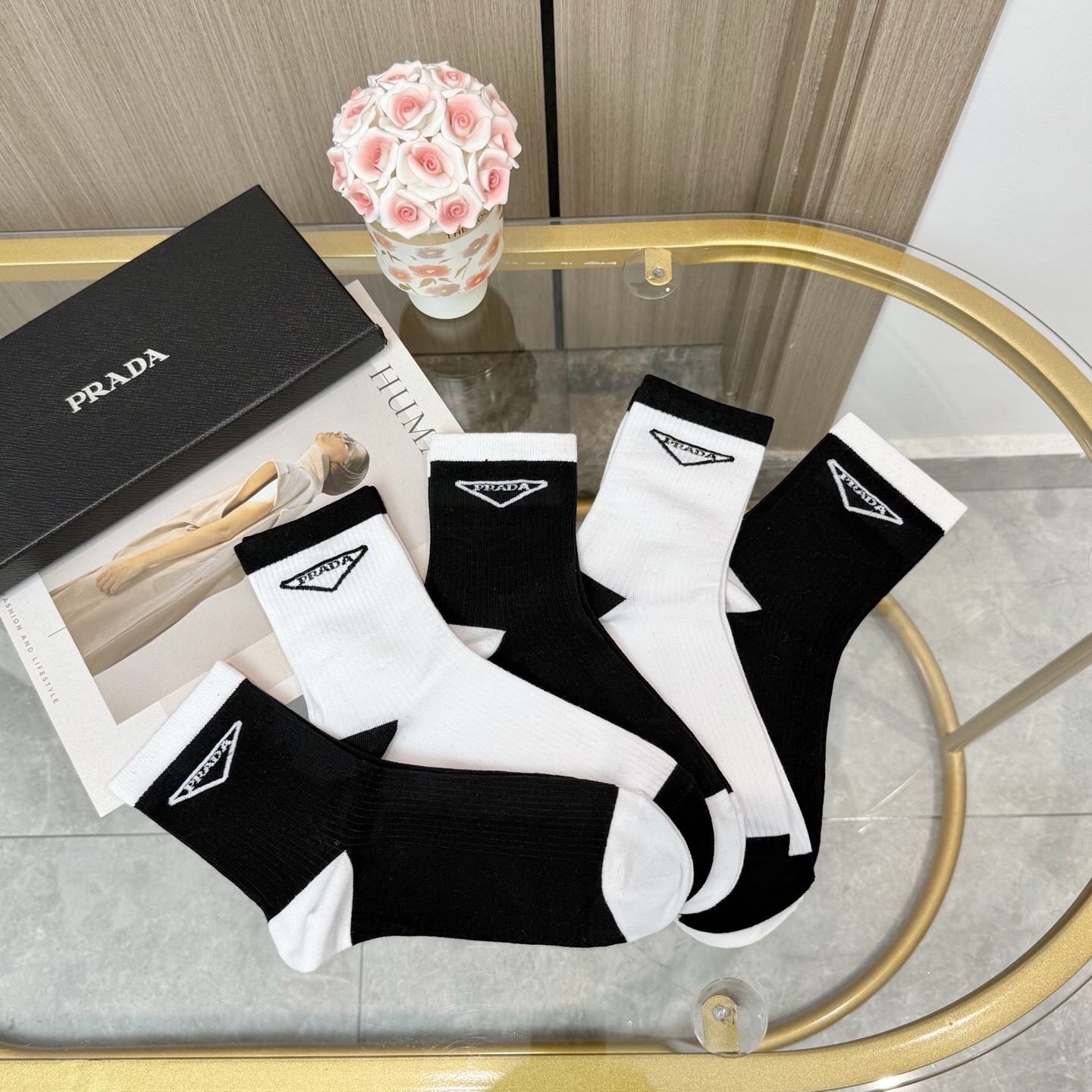 配包装【一盒五双】🌟PRADA 普拉达 爆款高筒袜🌟高版本 ～好看到爆炸 欧美大牌高筒袜🔥🌟潮人必不能少