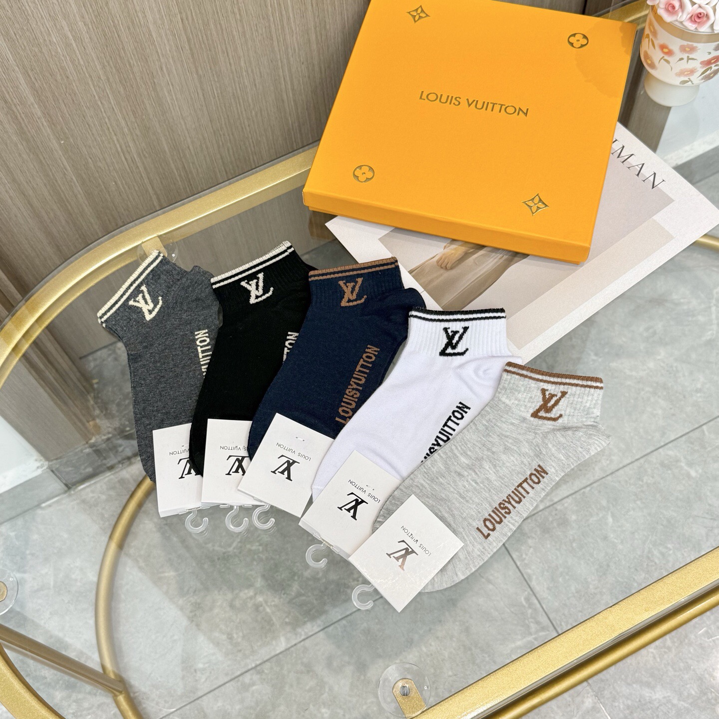 配包装【一盒五双】🌟LV 路易威登 爆款 船袜🌟高版本 ～好看到爆炸 欧美大牌船袜🔥男女款🌟潮人必不能少