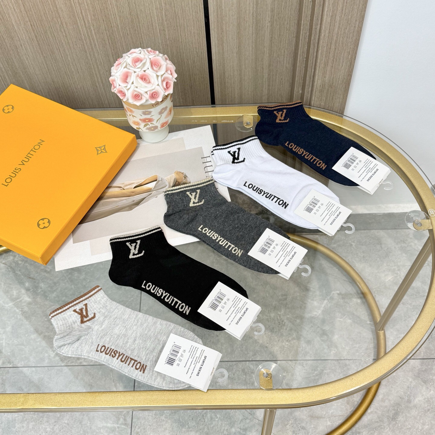 配包装【一盒五双】🌟LV 路易威登 爆款 船袜🌟高版本 ～好看到爆炸 欧美大牌船袜🔥男女款🌟潮人必不能少