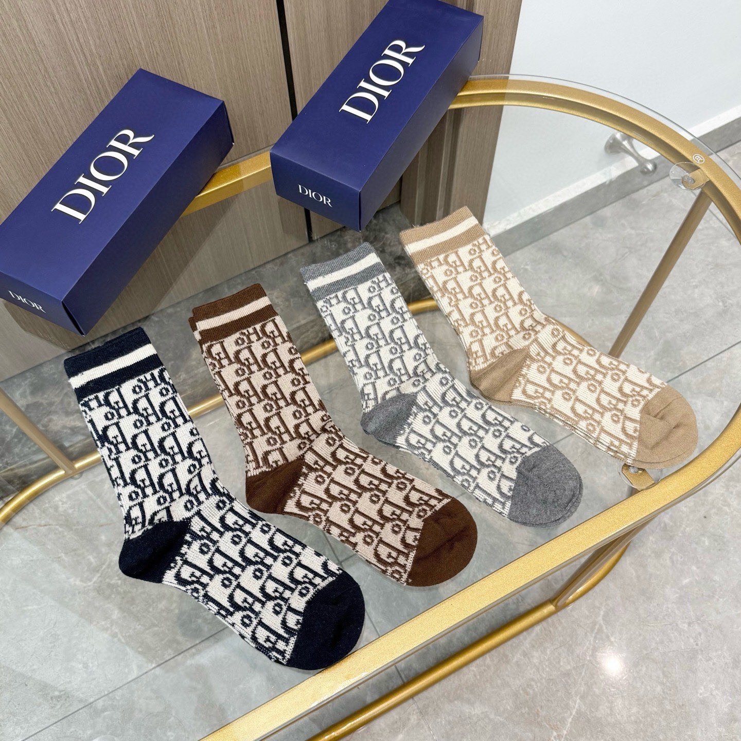 配包装【一盒四双】DIOR迪奥高版本 ～好看到爆炸CD 袜子🔥羊绒袜，超软糯🔥🔥潮人必不能少的CD专柜代