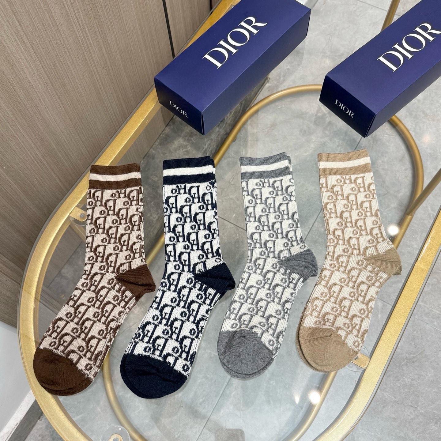 配包装【一盒四双】DIOR迪奥高版本 ～好看到爆炸CD 袜子🔥羊绒袜，超软糯🔥🔥潮人必不能少的CD专柜代