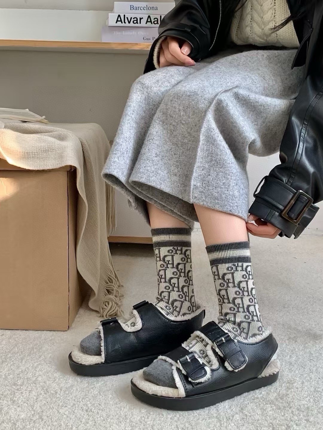 配包装【一盒四双】DIOR迪奥高版本 ～好看到爆炸CD 袜子🔥羊绒袜，超软糯🔥🔥潮人必不能少的CD专柜代