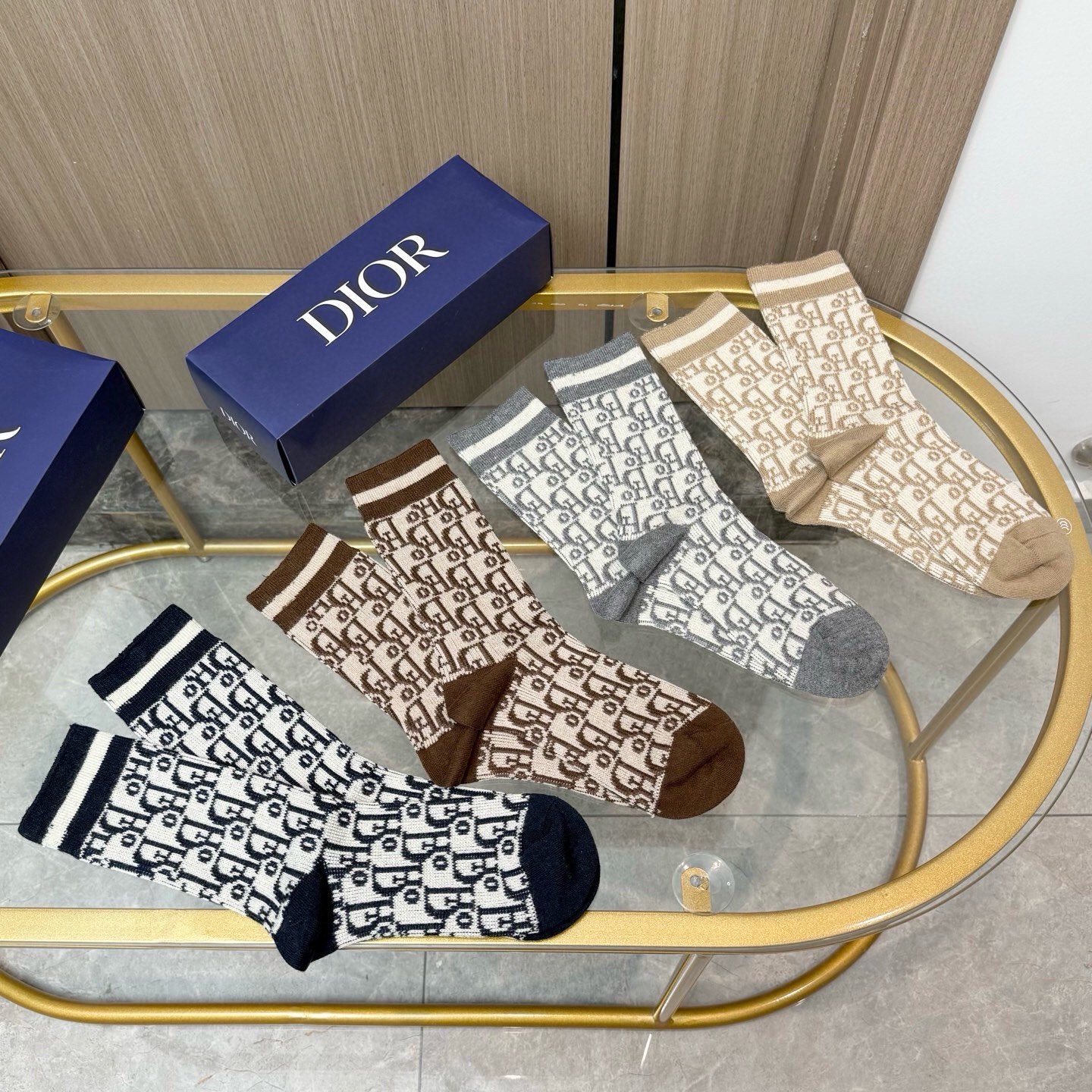 配包装【一盒四双】DIOR迪奥高版本 ～好看到爆炸CD 袜子🔥羊绒袜，超软糯🔥🔥潮人必不能少的CD专柜代