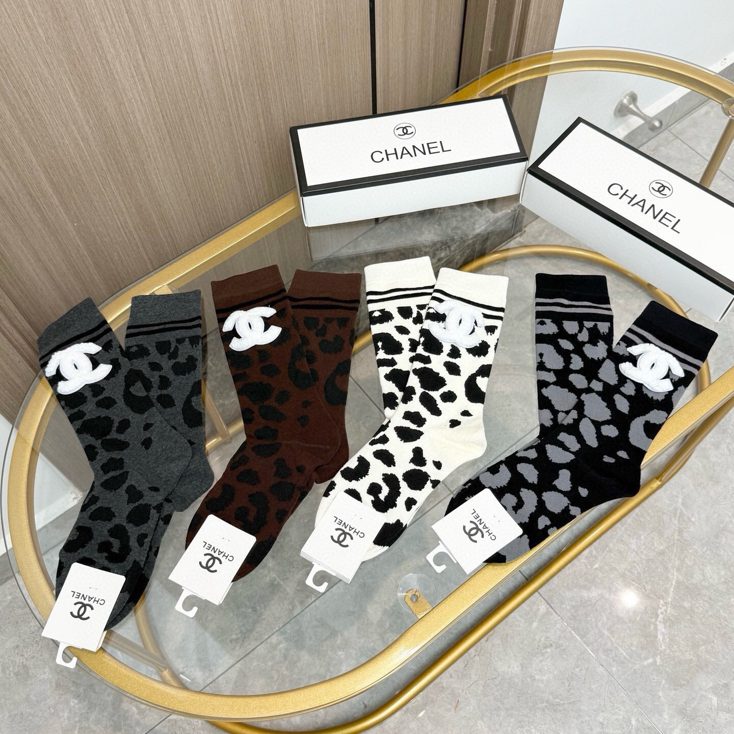 配包装【一盒四双】🌟CHANEL香奈儿 爆款中筒袜🌟高版本 ～好看到爆炸 欧美大牌中筒袜🔥🌟潮人必不能少