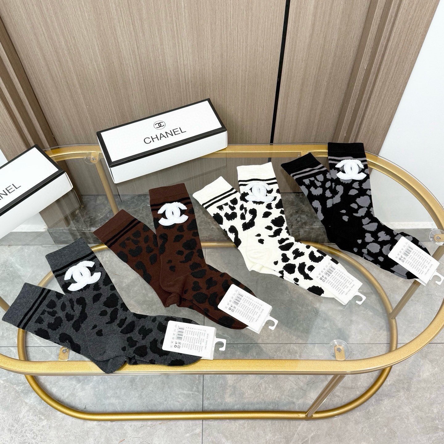 配包装【一盒四双】🌟CHANEL香奈儿 爆款中筒袜🌟高版本 ～好看到爆炸 欧美大牌中筒袜🔥🌟潮人必不能少
