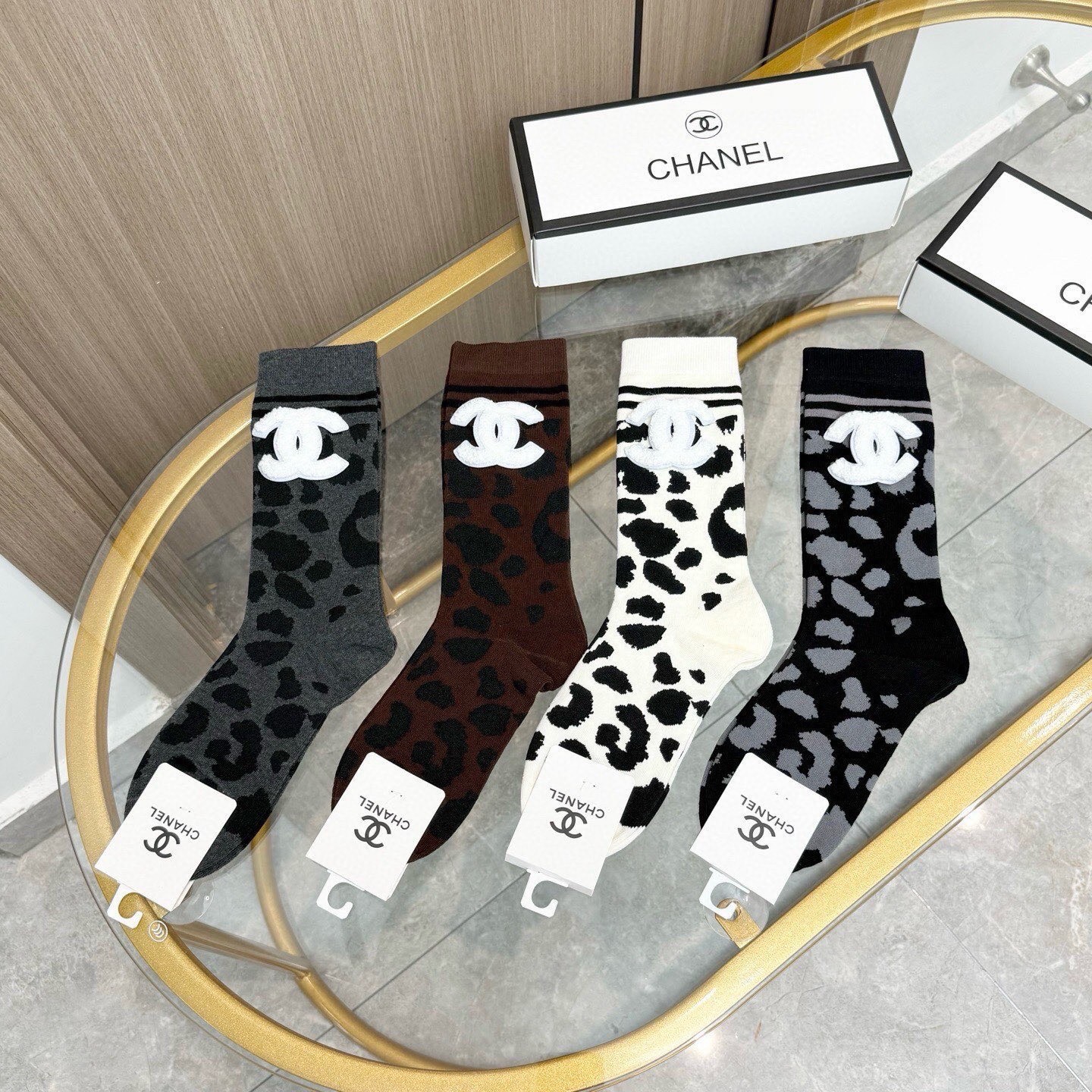 配包装【一盒四双】🌟CHANEL香奈儿 爆款中筒袜🌟高版本 ～好看到爆炸 欧美大牌中筒袜🔥🌟潮人必不能少