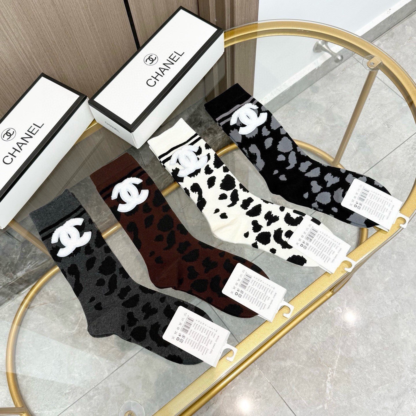 配包装【一盒四双】🌟CHANEL香奈儿 爆款中筒袜🌟高版本 ～好看到爆炸 欧美大牌中筒袜🔥🌟潮人必不能少
