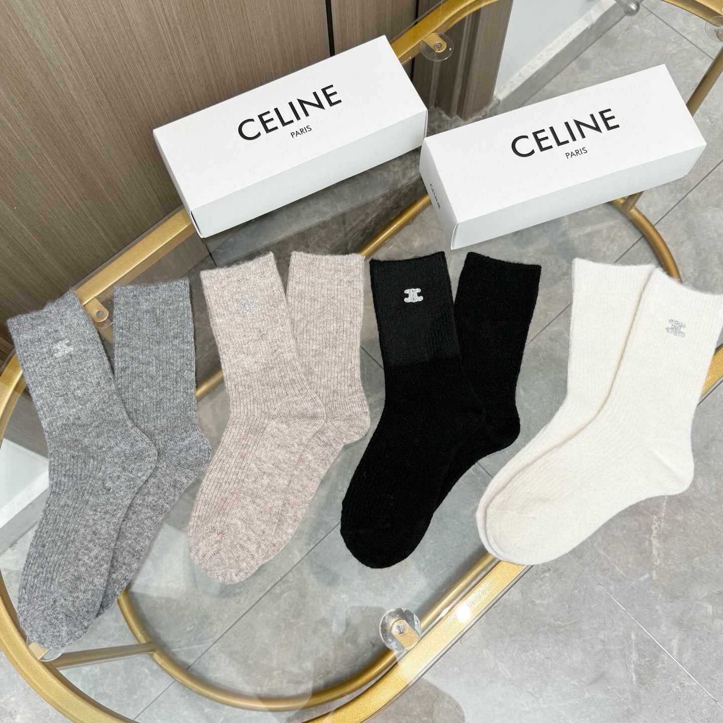配包装【一盒四双】CELINE 赛琳高版本 ～好看到爆炸 CELINE 袜子🔥烫印羊绒中筒袜，超软糯🔥🔥