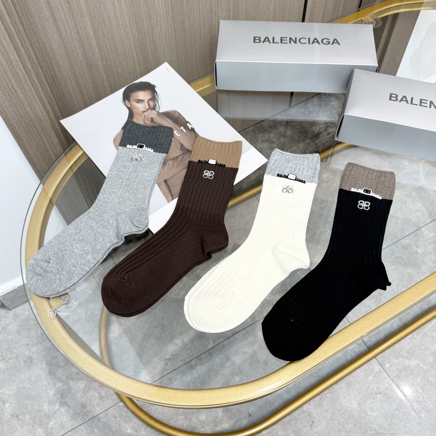 配包装【一盒四双】BALENCIAGA · 巴黎世家 ❗️超级爆款网红袜子 巴黎家官网同步硅胶字母小腿袜