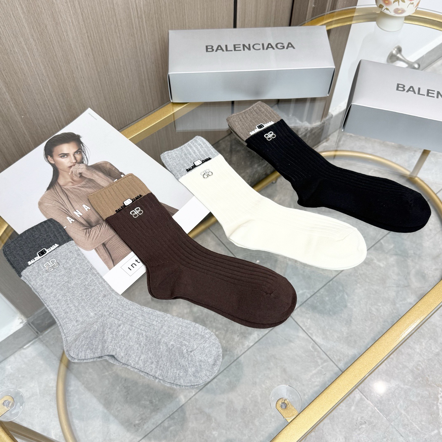 配包装【一盒四双】BALENCIAGA · 巴黎世家 ❗️超级爆款网红袜子 巴黎家官网同步硅胶字母小腿袜