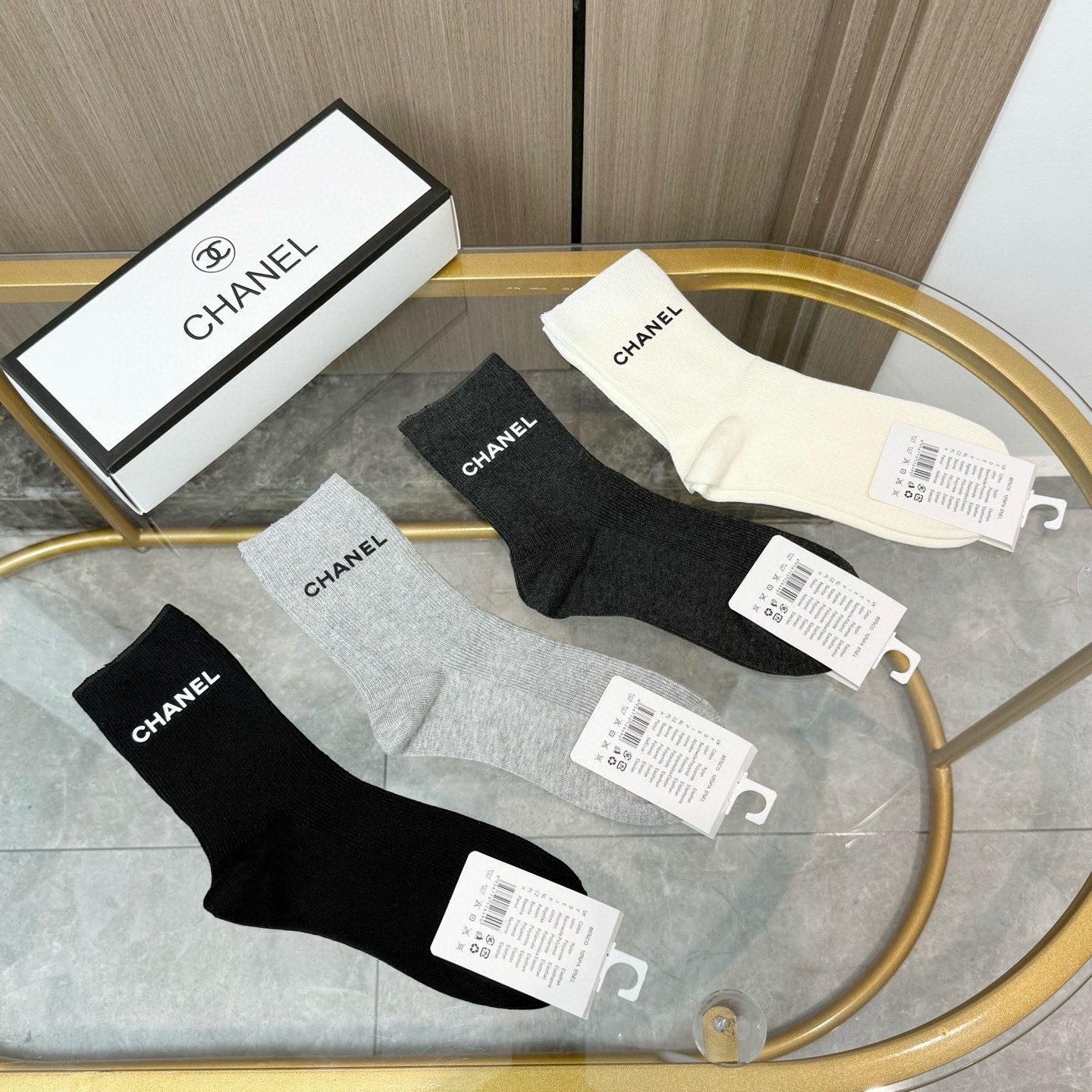 配包装【一盒四双】CHANEL 香奈儿高版本 ～好看到爆炸 CHANEL 袜子🔥双针烫印中筒袜，超精致🔥