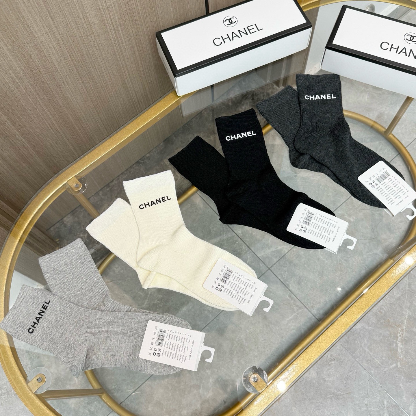 配包装【一盒四双】CHANEL 香奈儿高版本 ～好看到爆炸 CHANEL 袜子🔥双针烫印中筒袜，超精致🔥