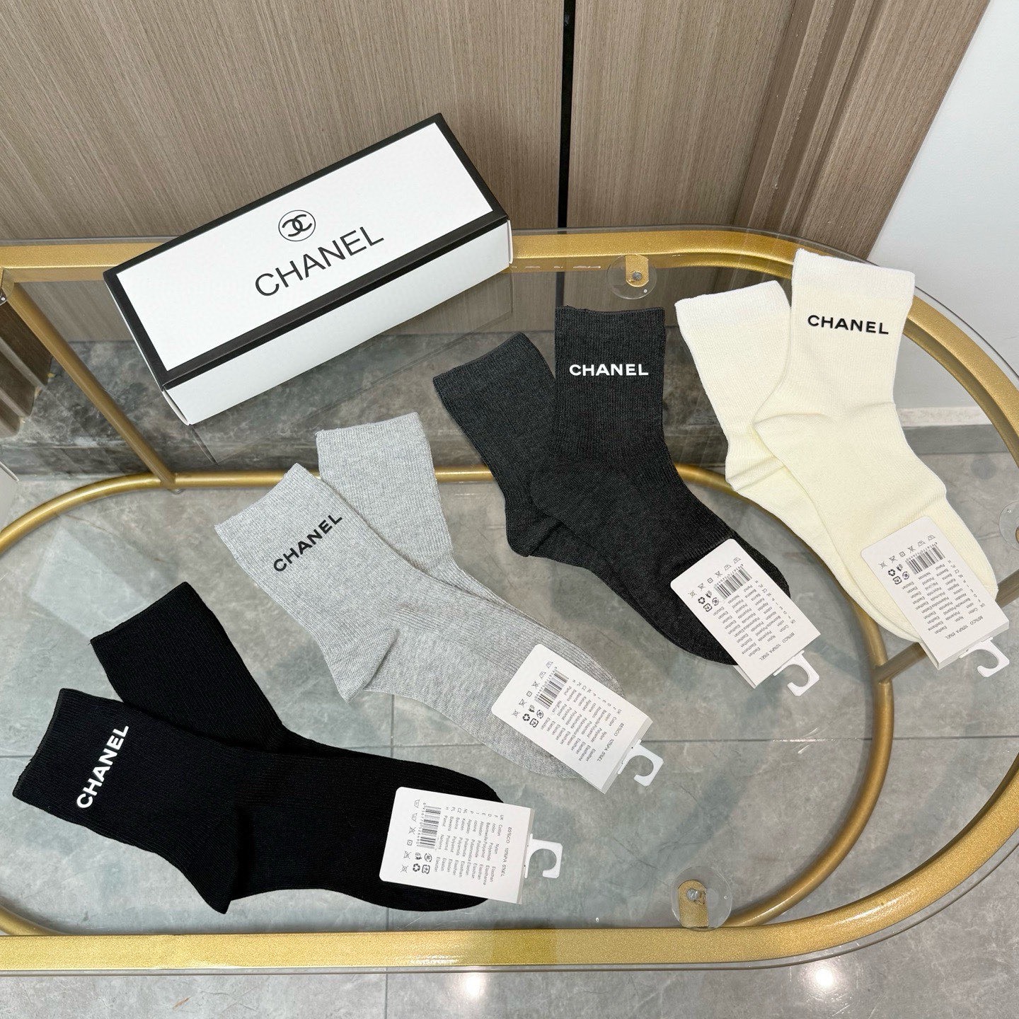 配包装【一盒四双】CHANEL 香奈儿高版本 ～好看到爆炸 CHANEL 袜子🔥双针烫印中筒袜，超精致🔥