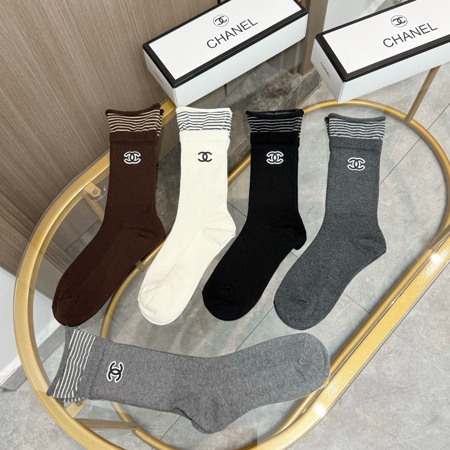 配包装【一盒五双】🌟CHANEL香奈儿 爆款中筒袜🌟高版本 ～好看到爆炸 欧美大牌中筒袜🔥🌟潮人必不能少
