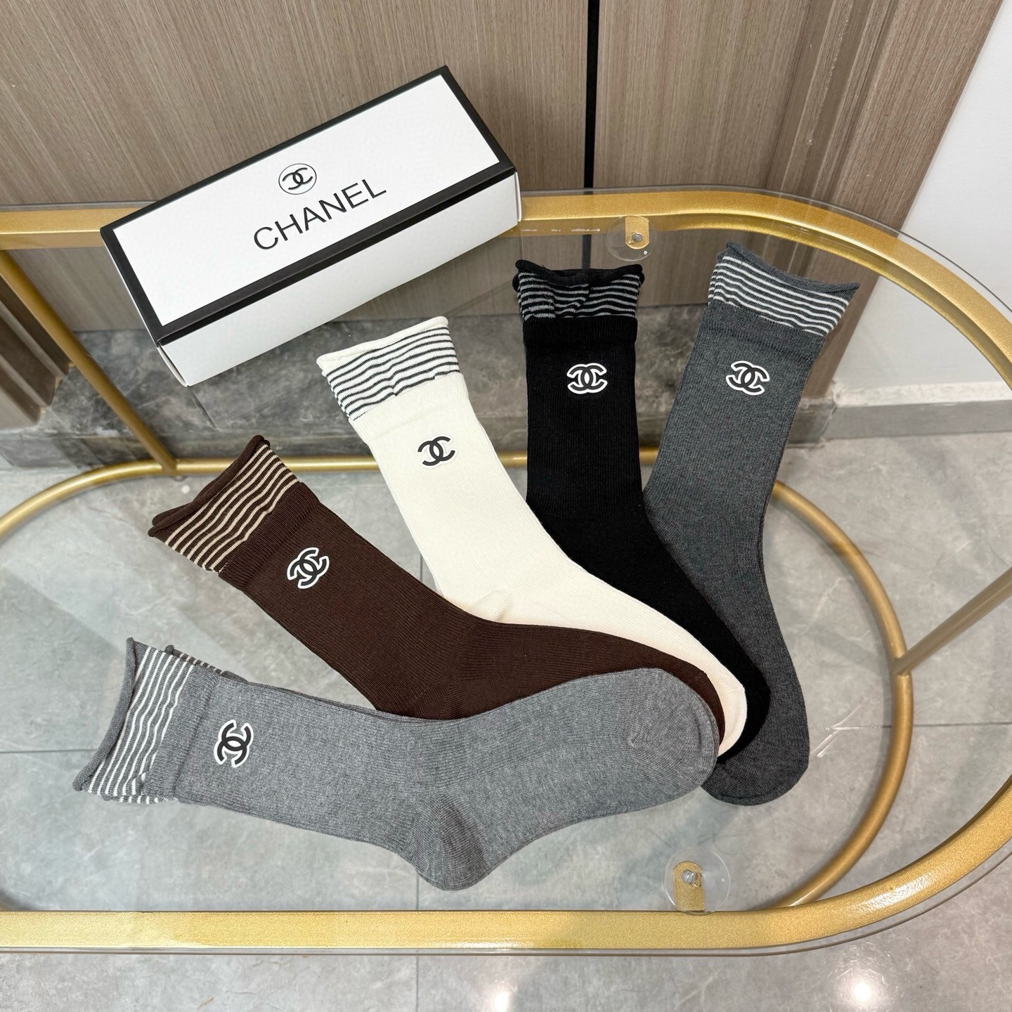 配包装【一盒五双】🌟CHANEL香奈儿 爆款中筒袜🌟高版本 ～好看到爆炸 欧美大牌中筒袜🔥🌟潮人必不能少