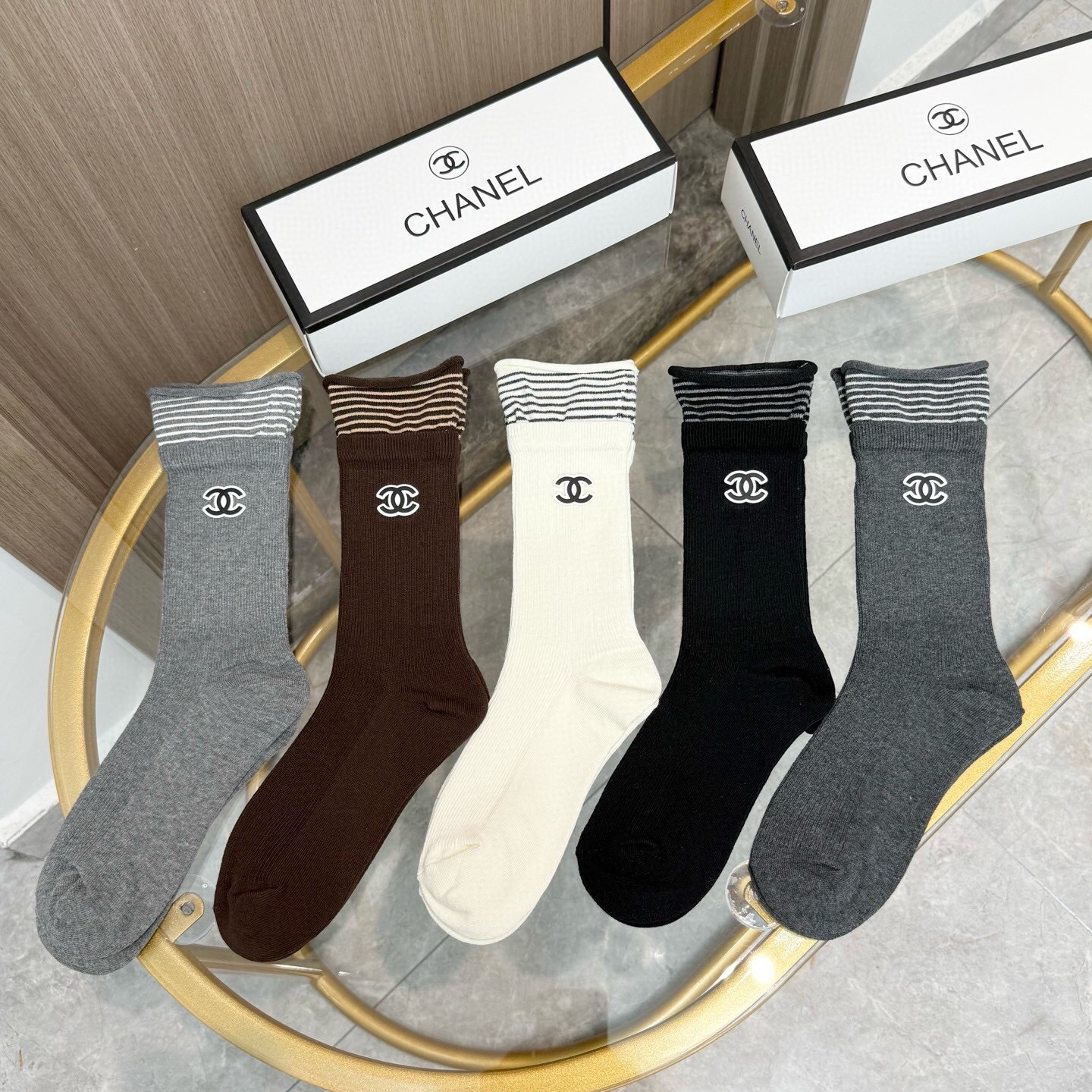 配包装【一盒五双】🌟CHANEL香奈儿 爆款中筒袜🌟高版本 ～好看到爆炸 欧美大牌中筒袜🔥🌟潮人必不能少