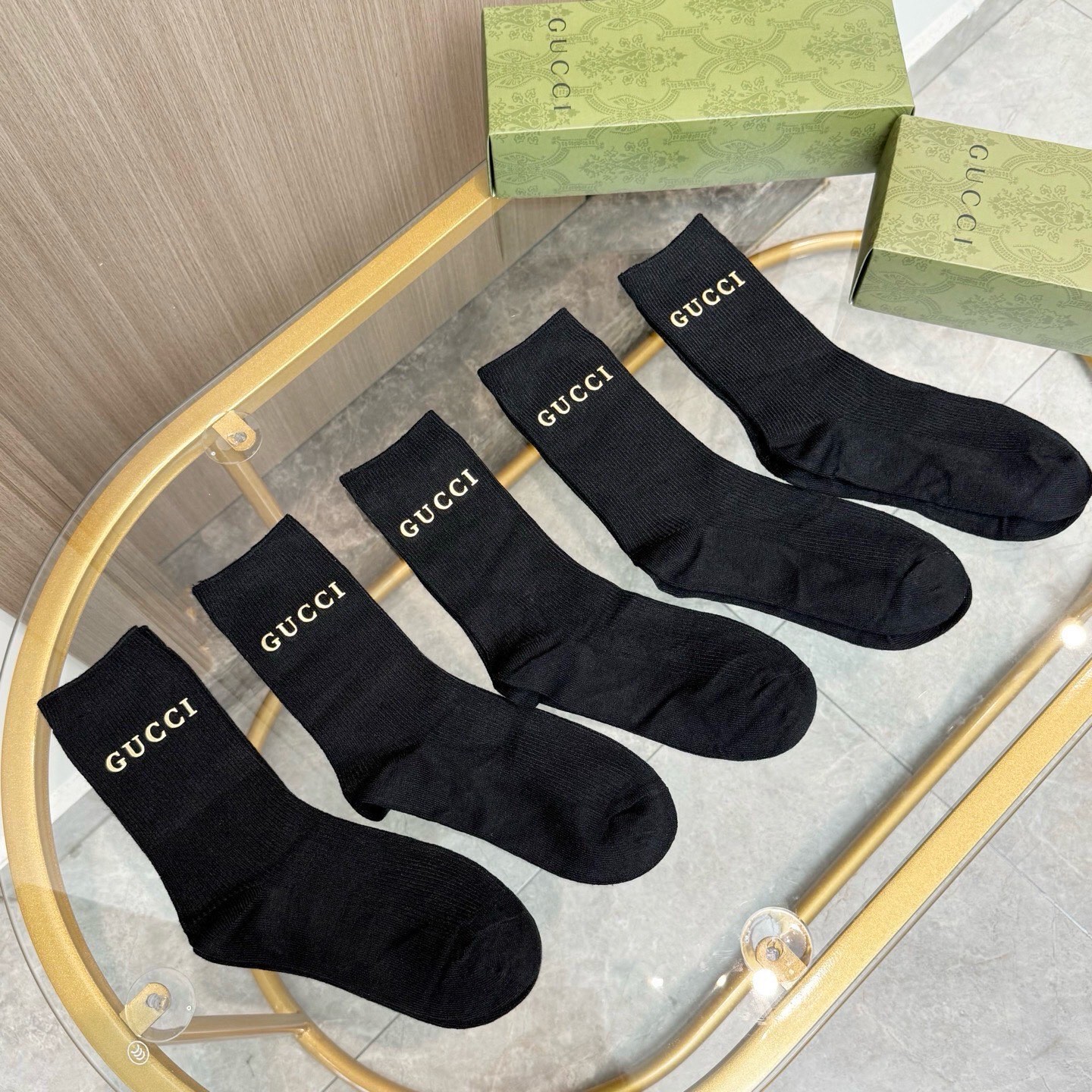 配包装【一盒五双】GUCCI 古奇高版本 ～好看到爆炸 GUCCI 袜子🔥双针烫印羊绒中筒袜，超软糯🔥🔥