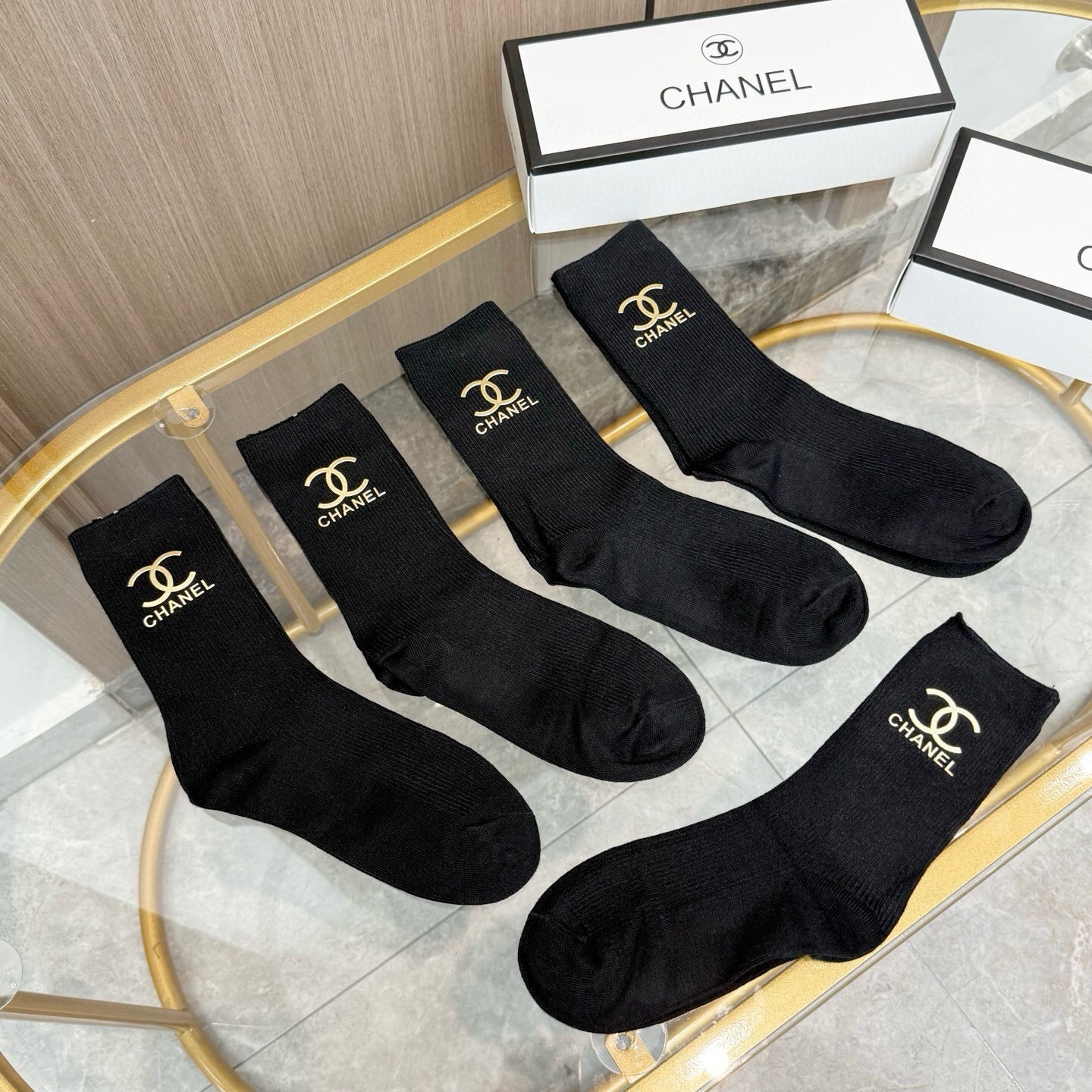 配包装【一盒五双】CHANEL 香奈儿高版本 ～好看到爆炸 CHANEL 袜子🔥双针烫印羊绒中筒袜，超软